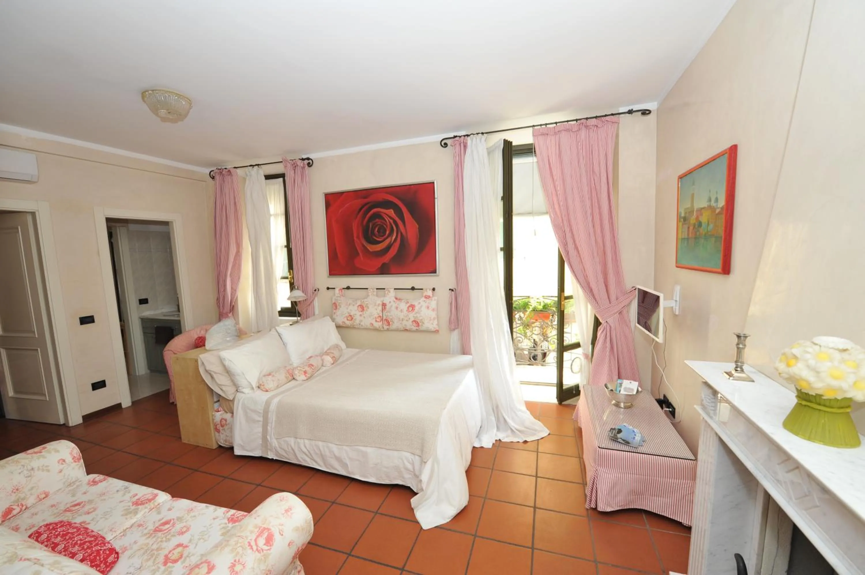 Photo of the whole room, Bed in Porta Medievale del Campo