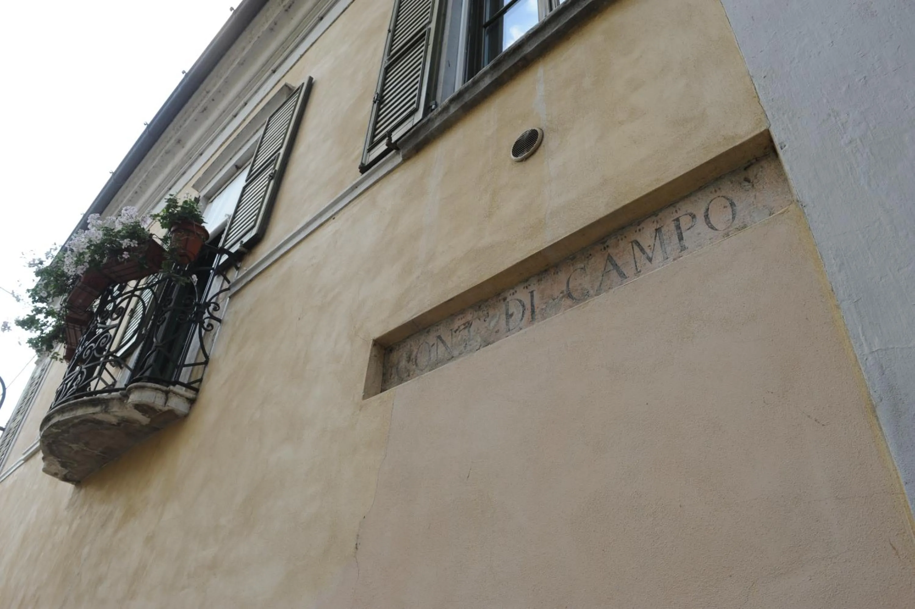 Facade/entrance in Porta Medievale del Campo