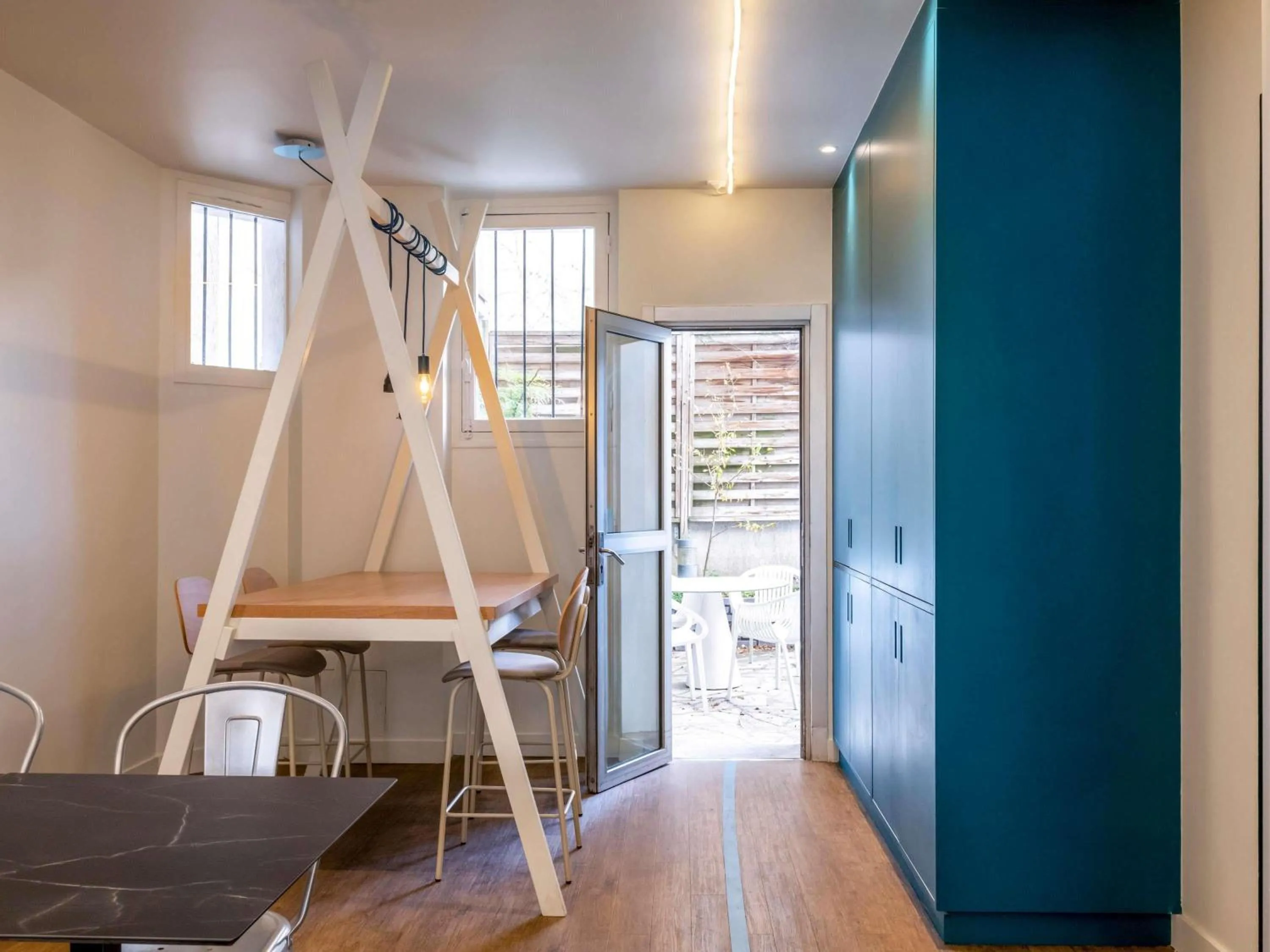 Lounge or bar in ibis Styles Asnieres Centre