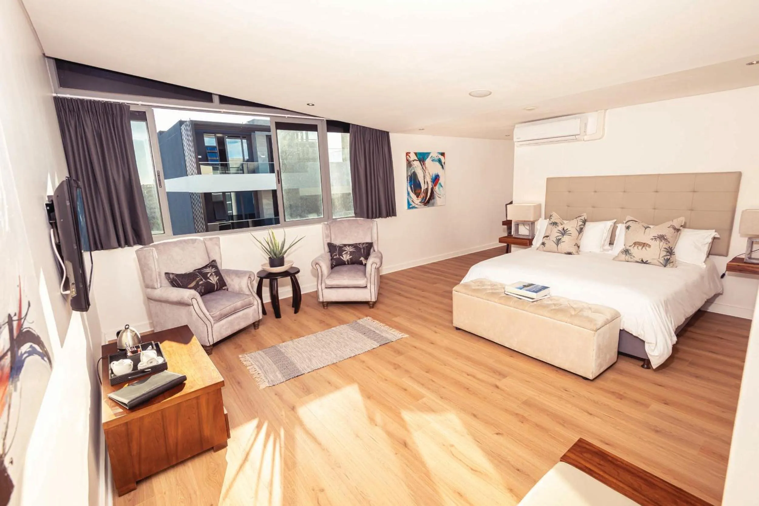 Photo of the whole room, Bed in Newkings Boutique Hotel