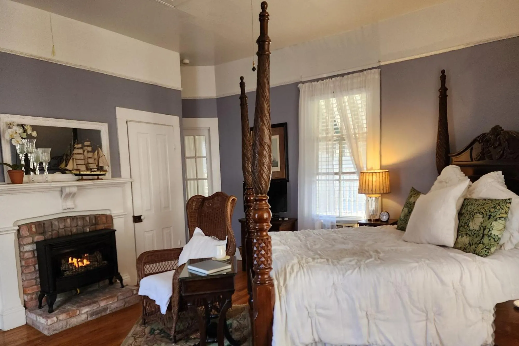 Seating area, Bed in Rosemont B&B Cottages