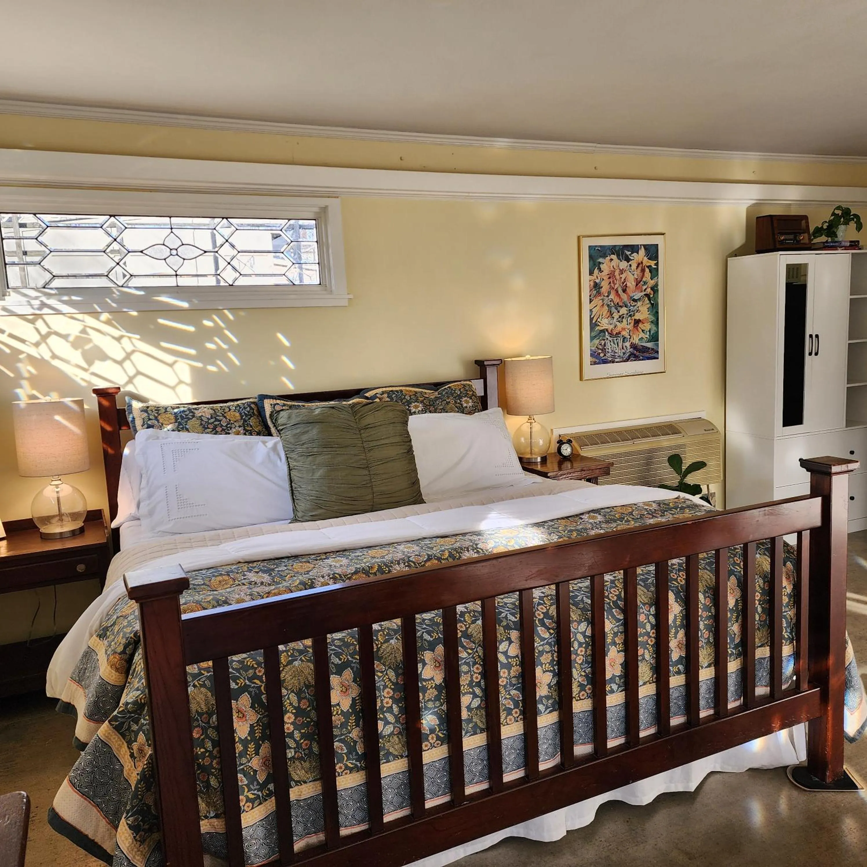 Bed in Rosemont B&B Cottages