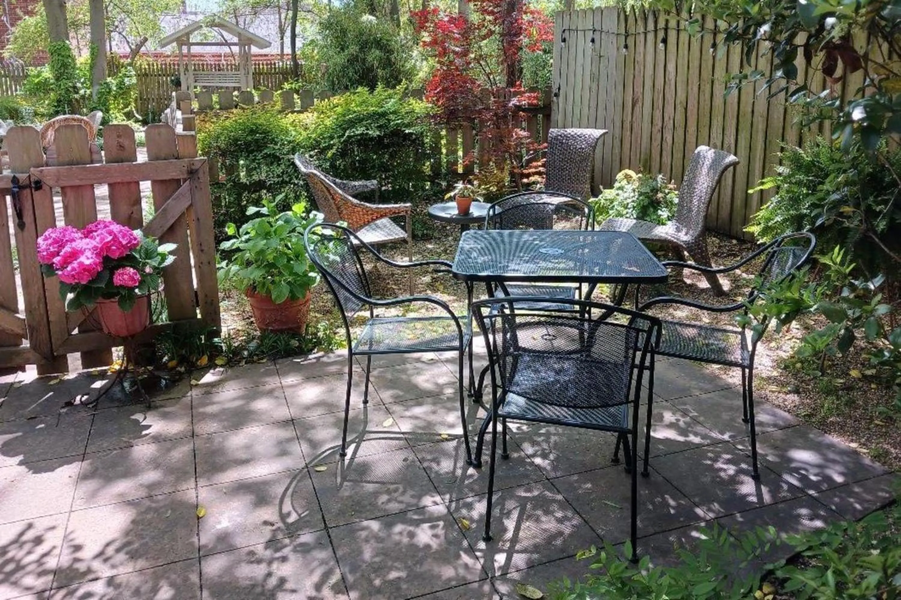 Garden in Rosemont B&B Cottages