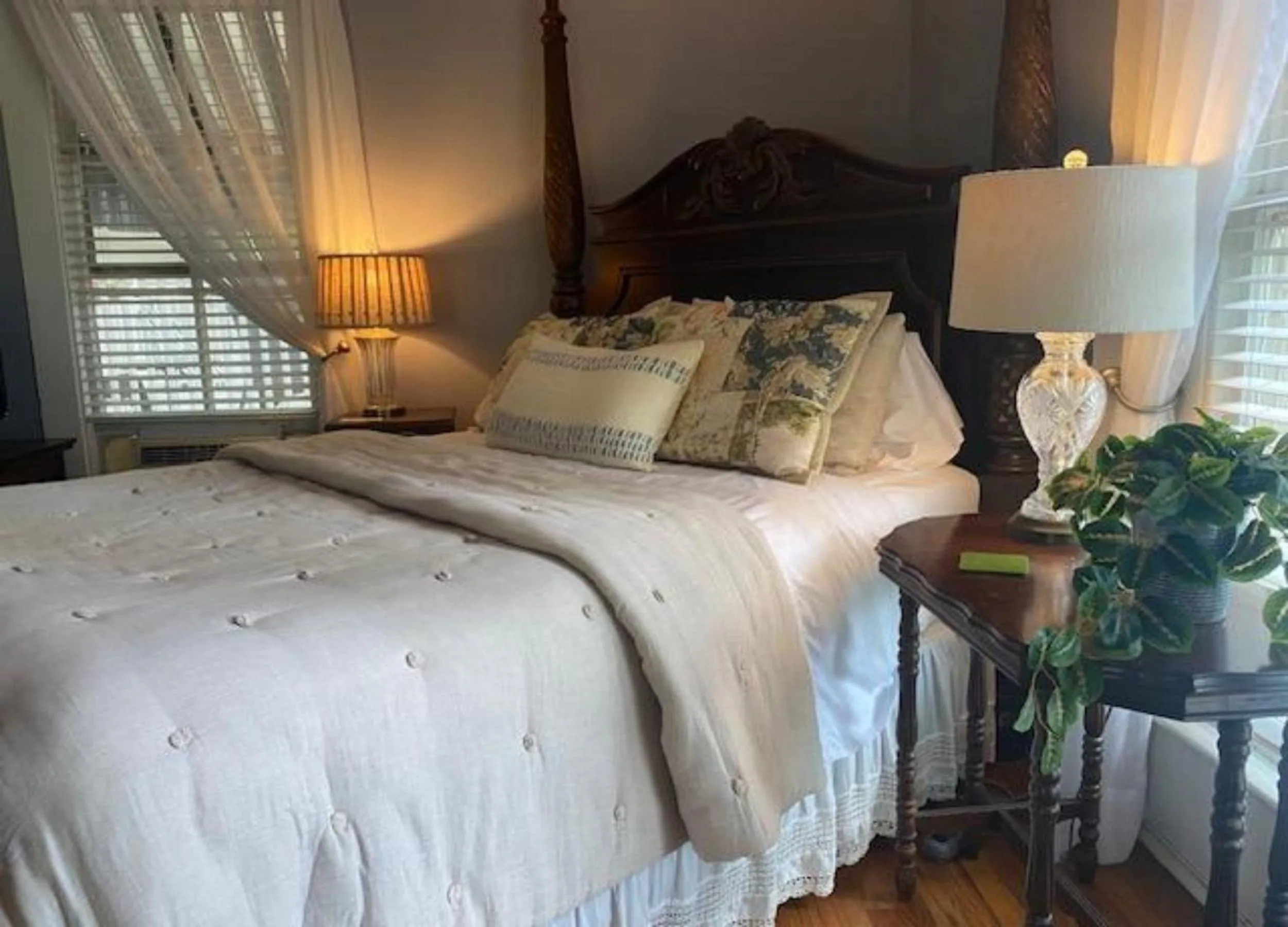 Bed in Rosemont B&B Cottages