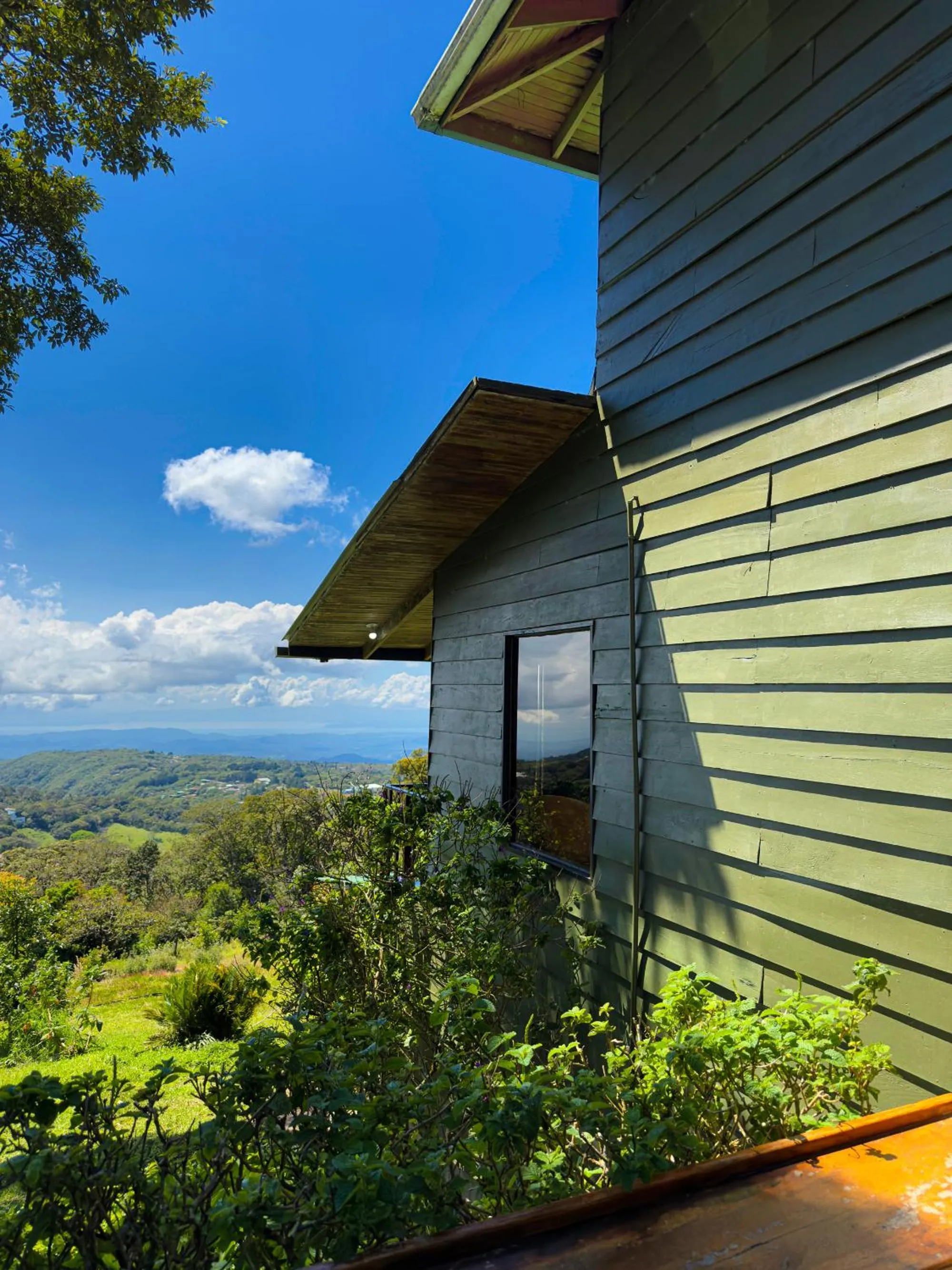 Property building in Hotel Flor de Bromelia