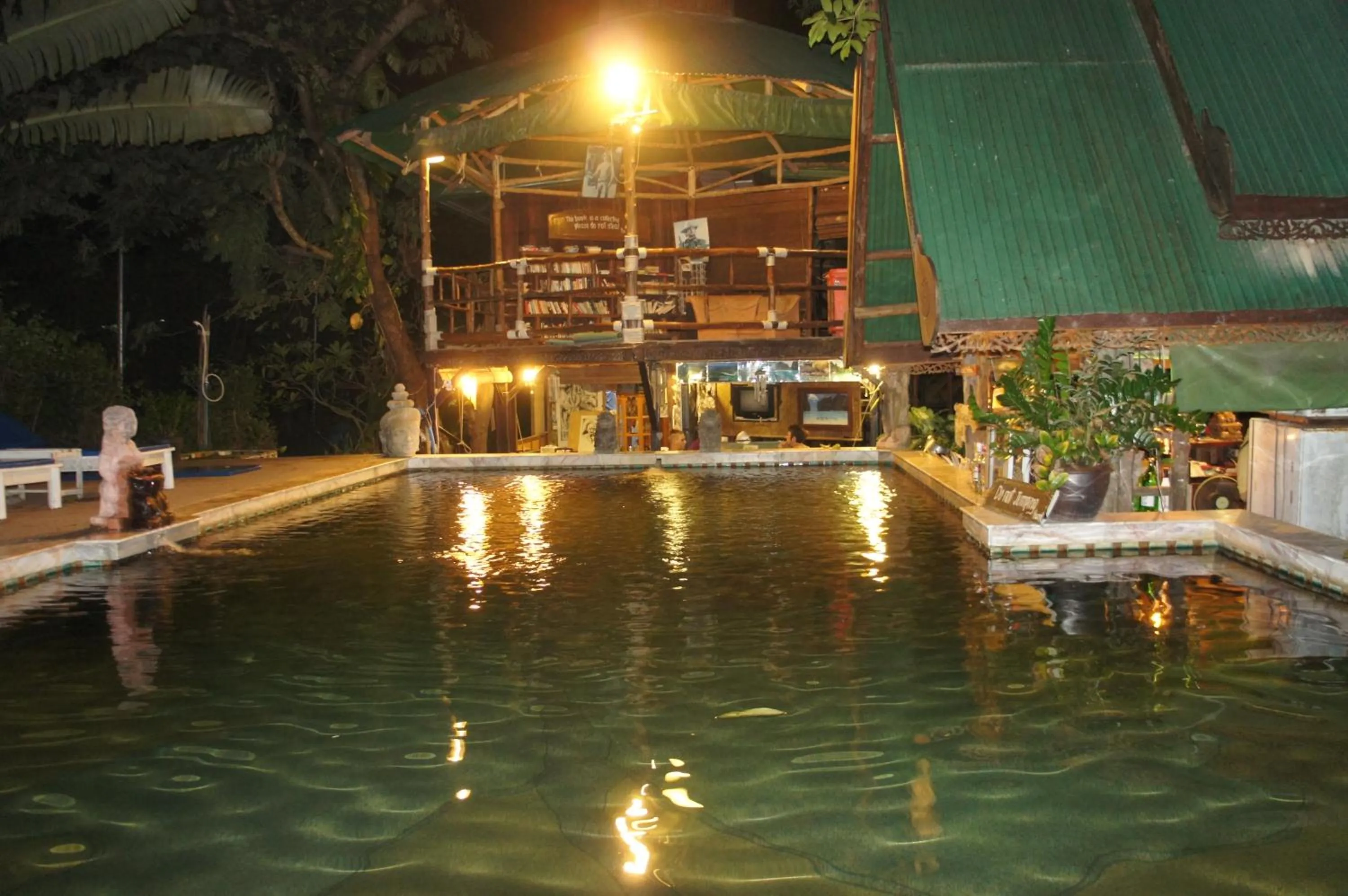 Swimming pool in Tropical Garden Bungalow