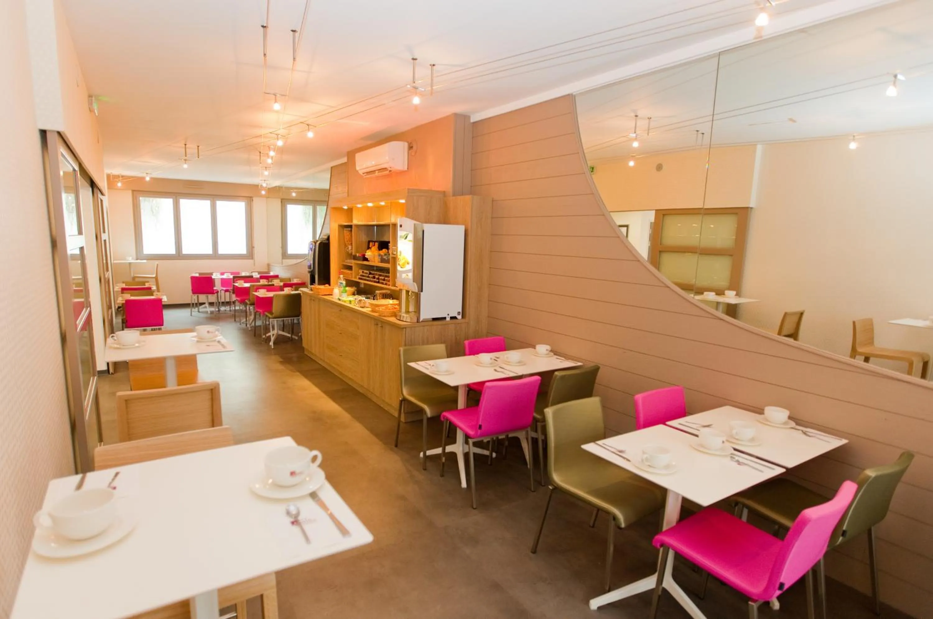 Restaurant/places to eat in Hôtel Anne De Bretagne