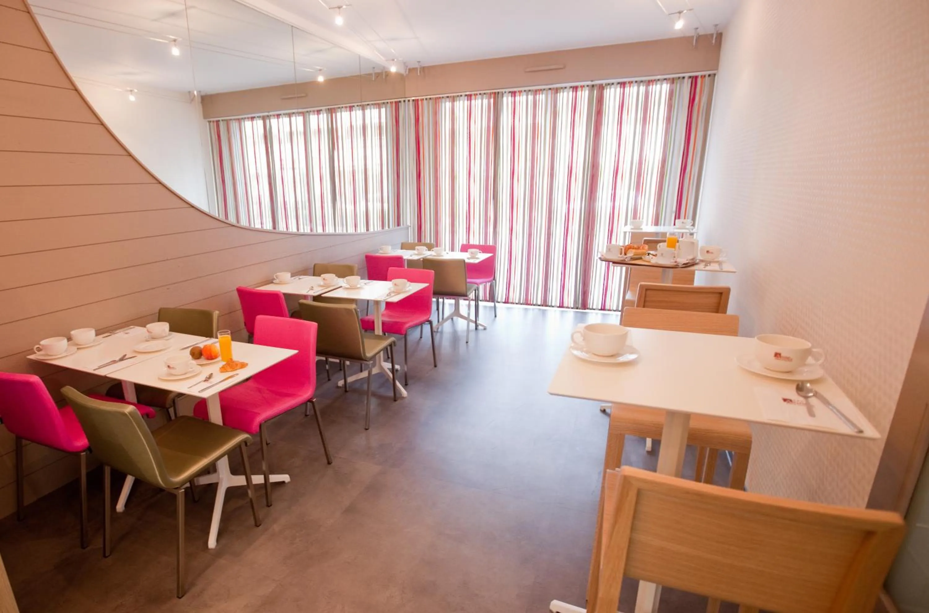 Restaurant/places to eat in Hôtel Anne De Bretagne