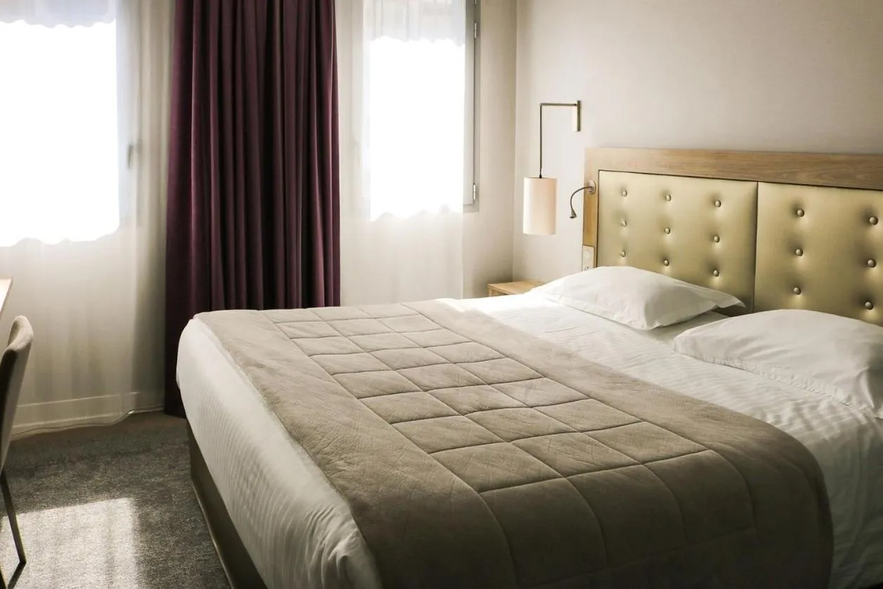 Bed in Hôtel Anne De Bretagne