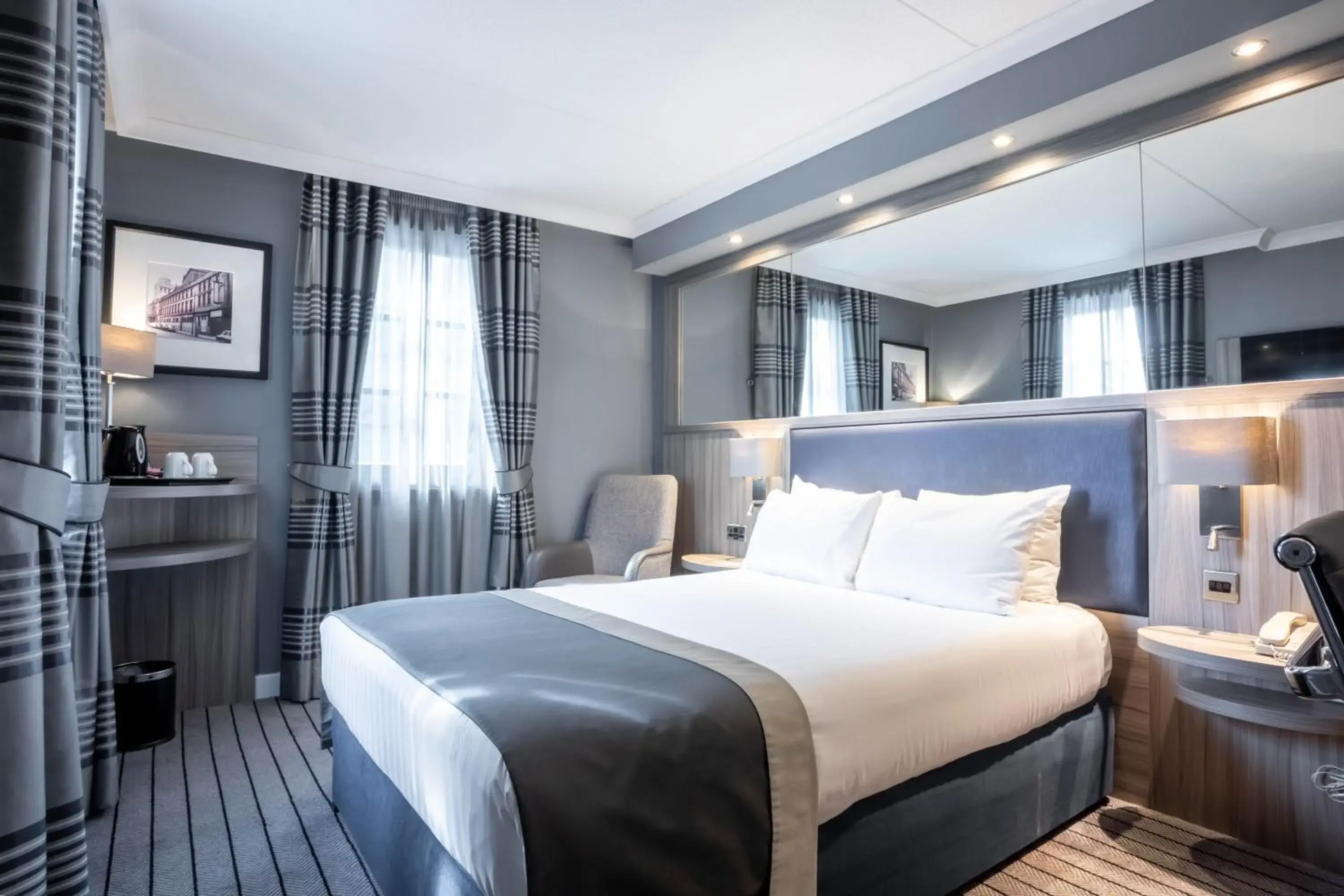 Standard Double Room in Holiday Inn - Glasgow - City Ctr Theatreland by IHG Standard Double Room in Holiday Inn - Glasgow - City Ctr Theatreland by IHG