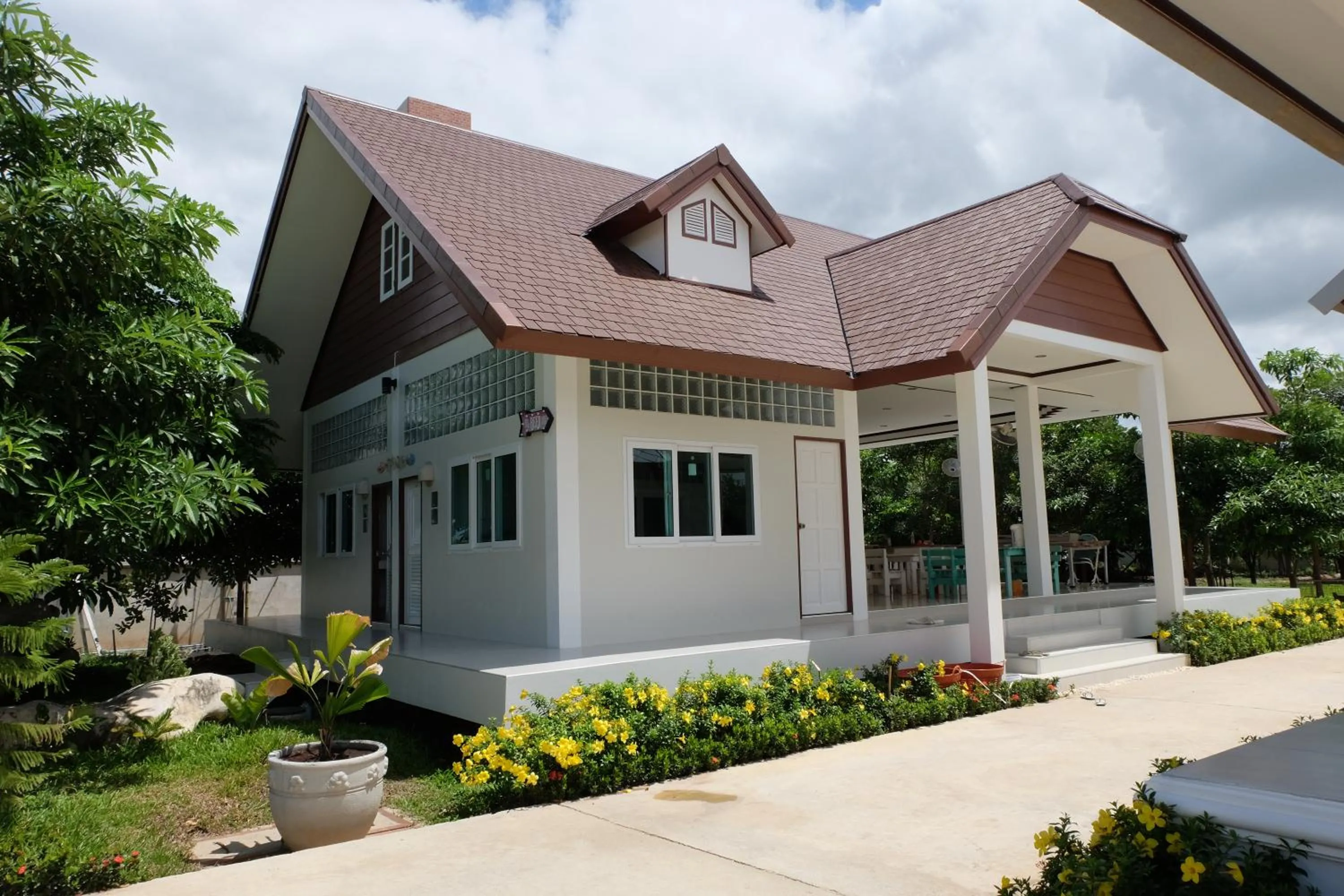 Restaurant/places to eat in Bualuang Boutique Resort