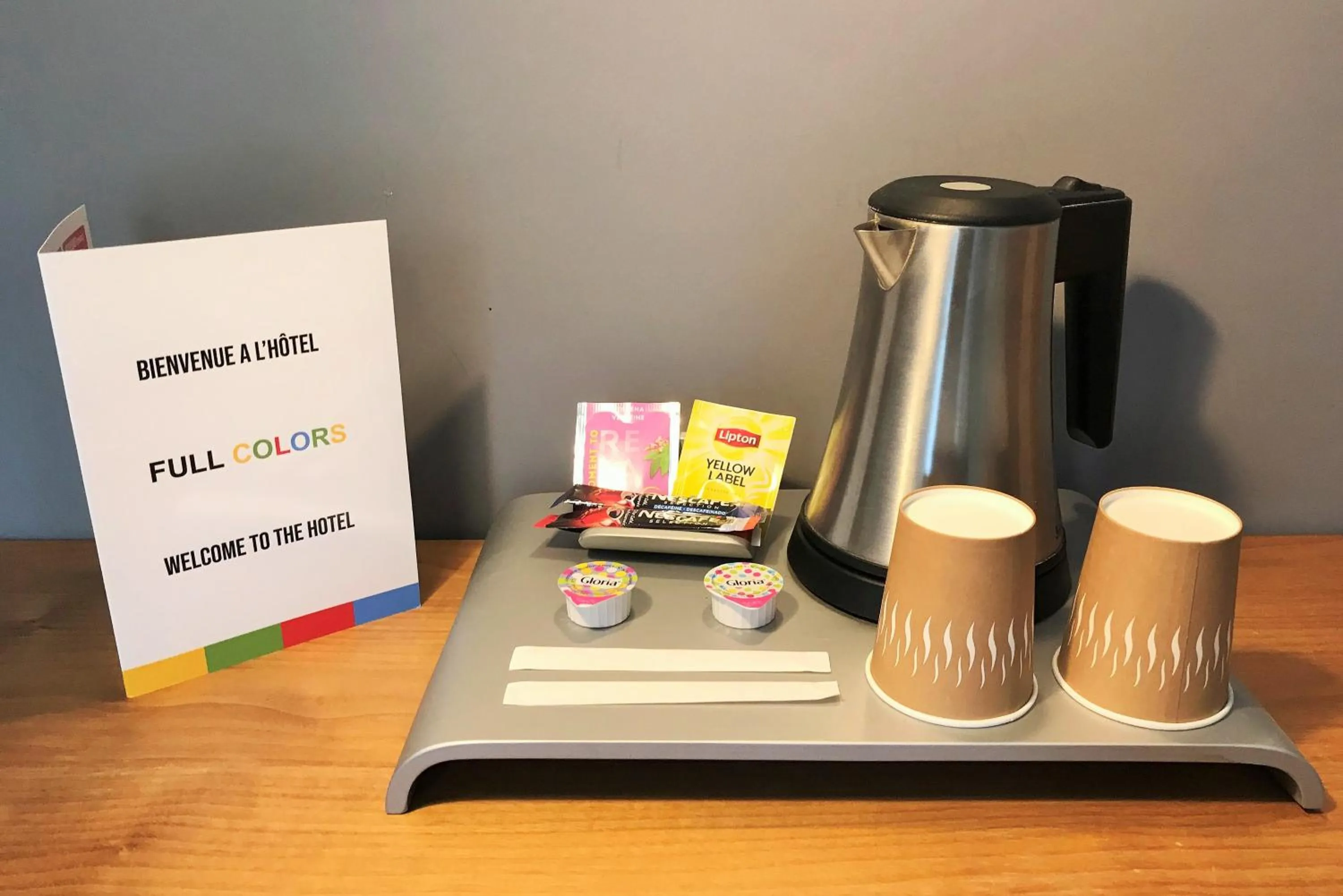 Coffee/tea facilities in Hotel Full Colors