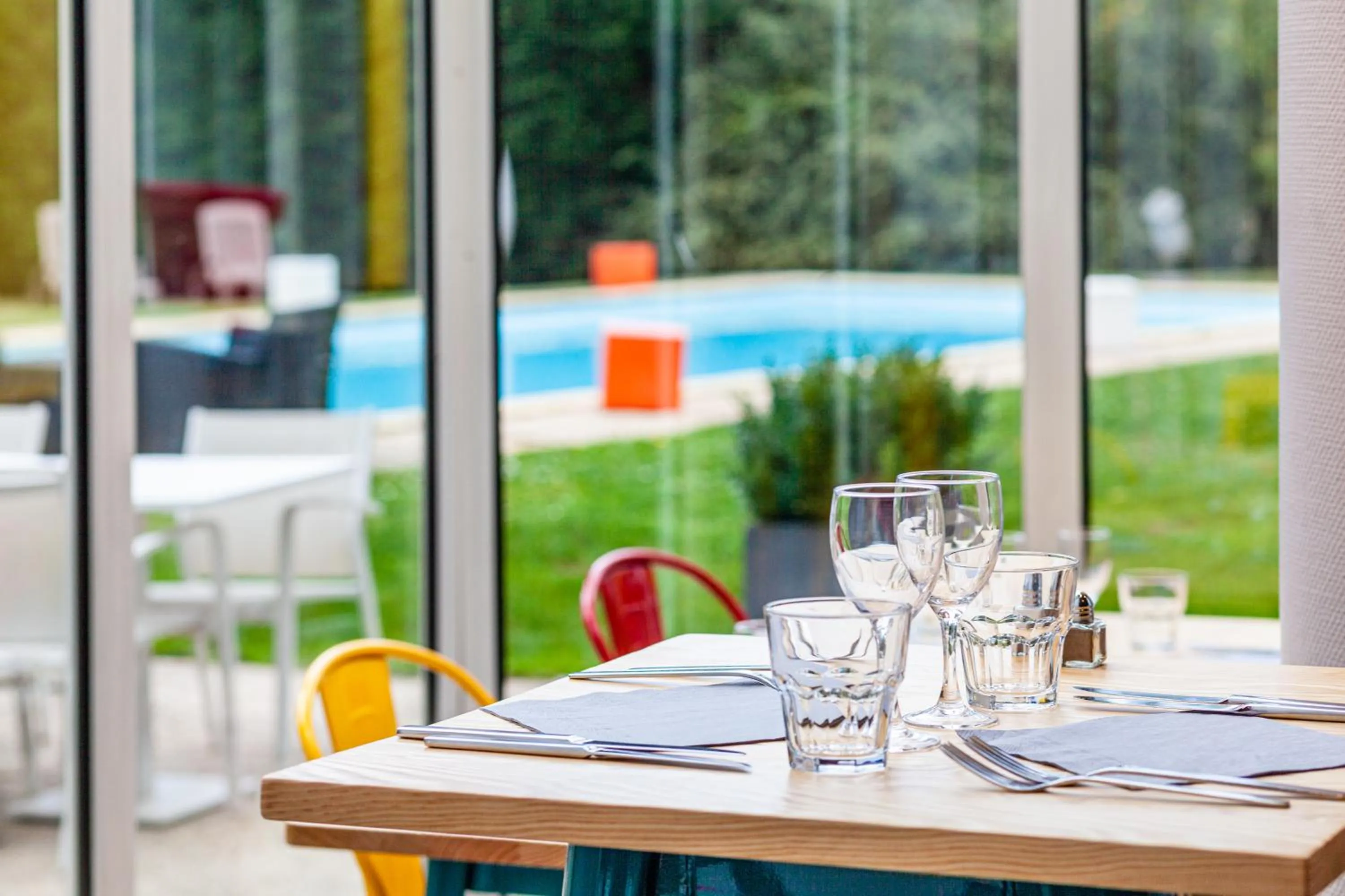 Restaurant/Places to Eat in Hotel Full Colors