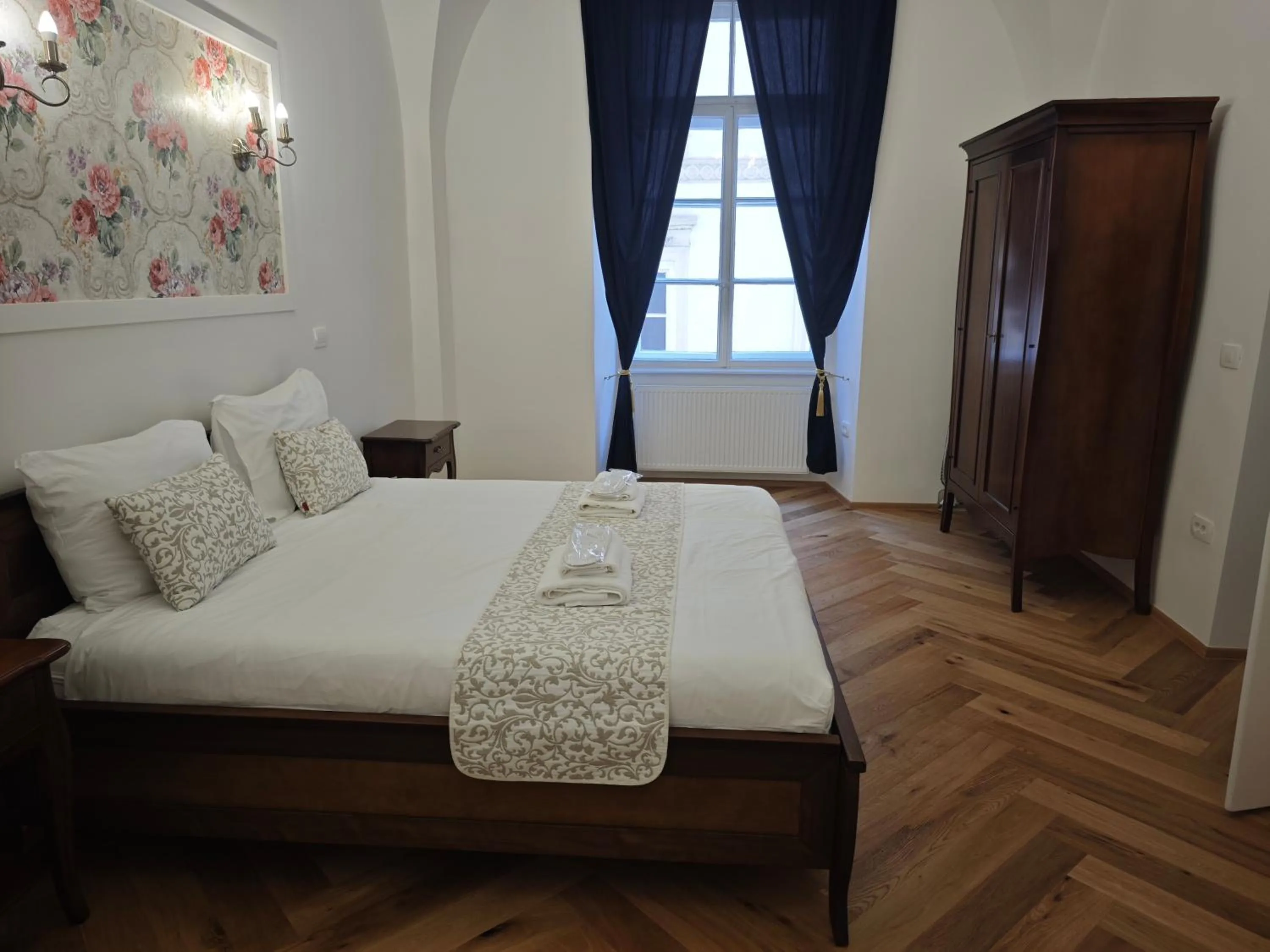 Barbo Palace Apartments and Rooms