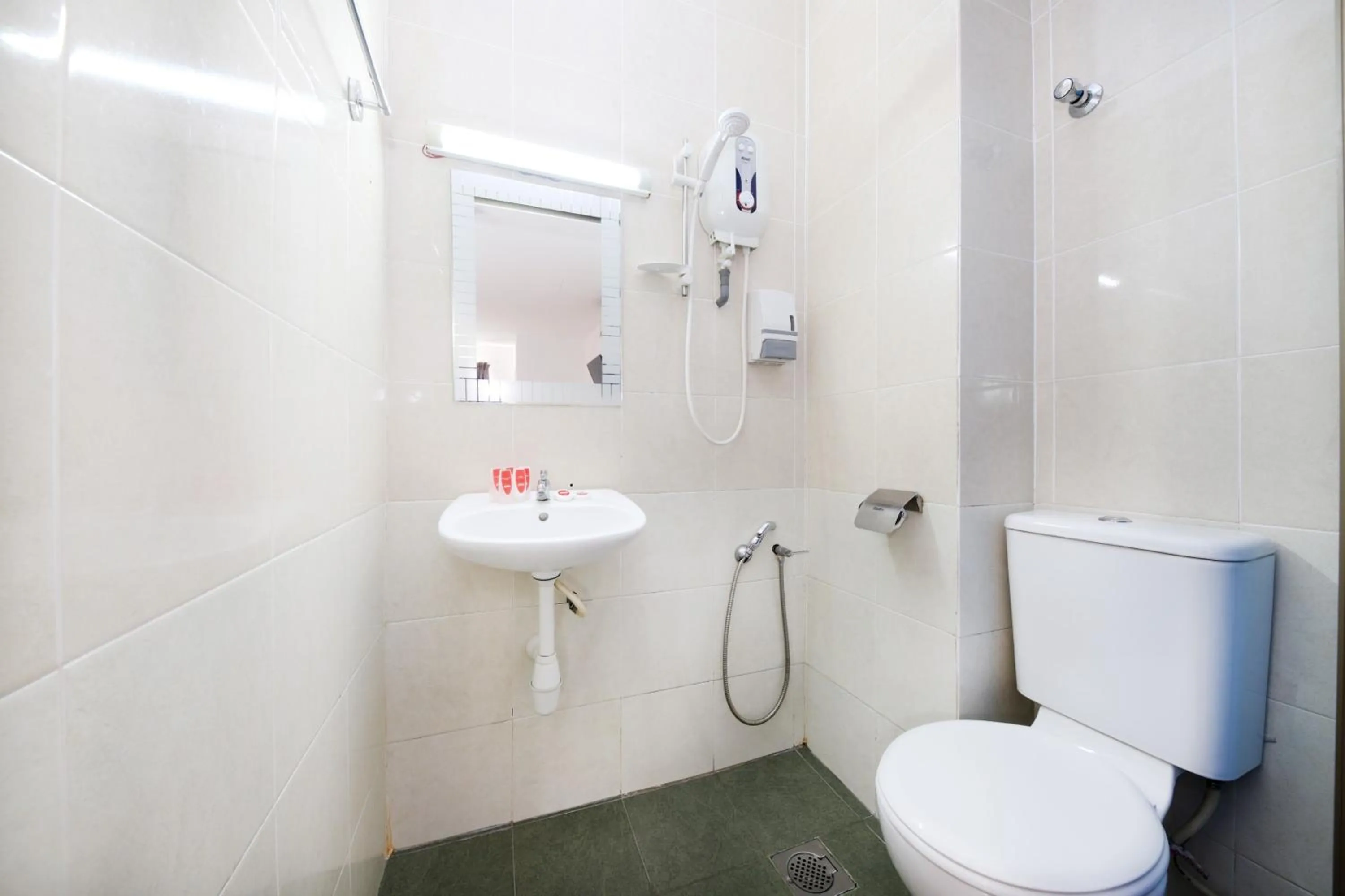 Bathroom in Hotel O Midah Inn Puchong