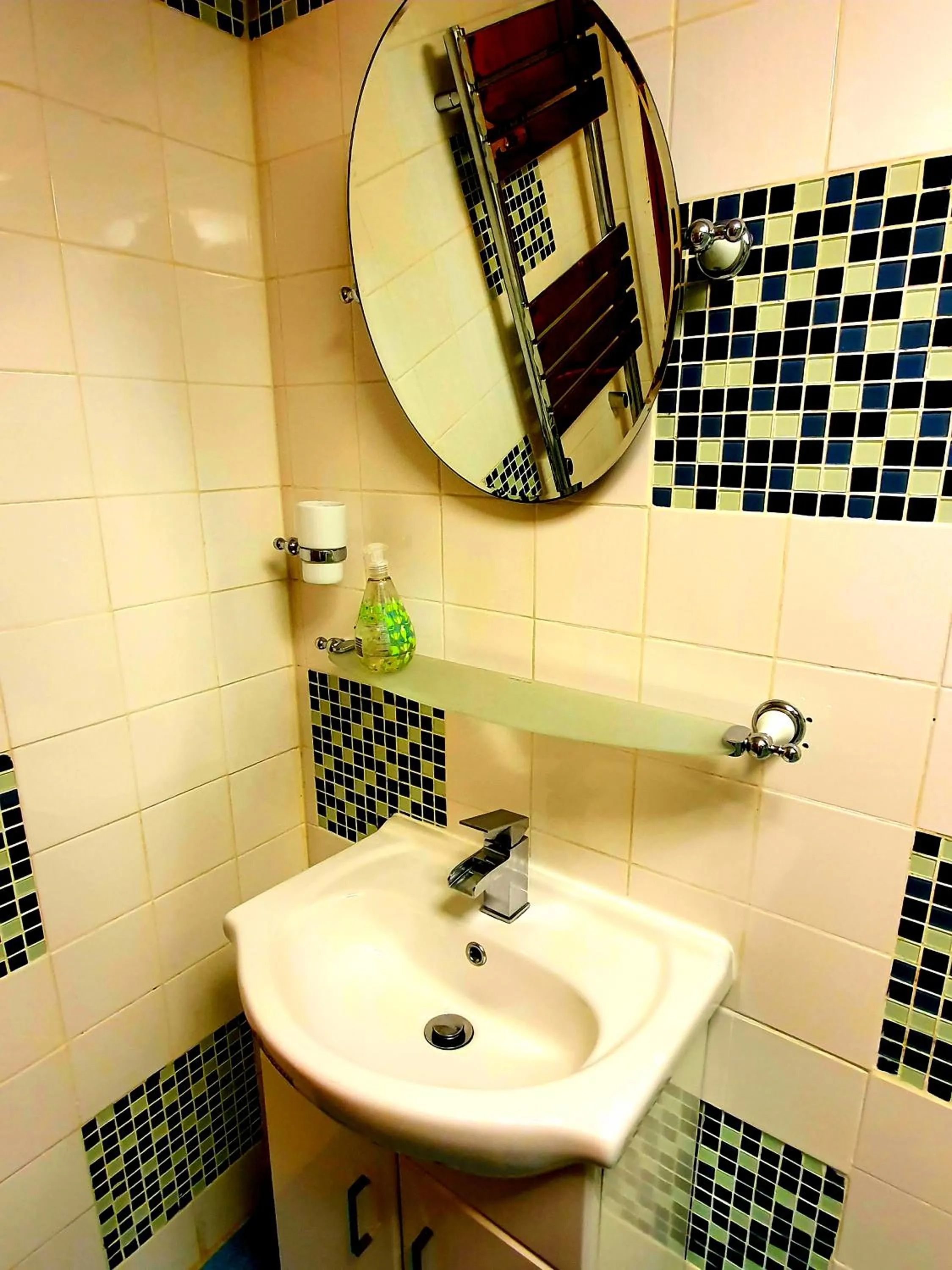 Bathroom in Palm Cottage