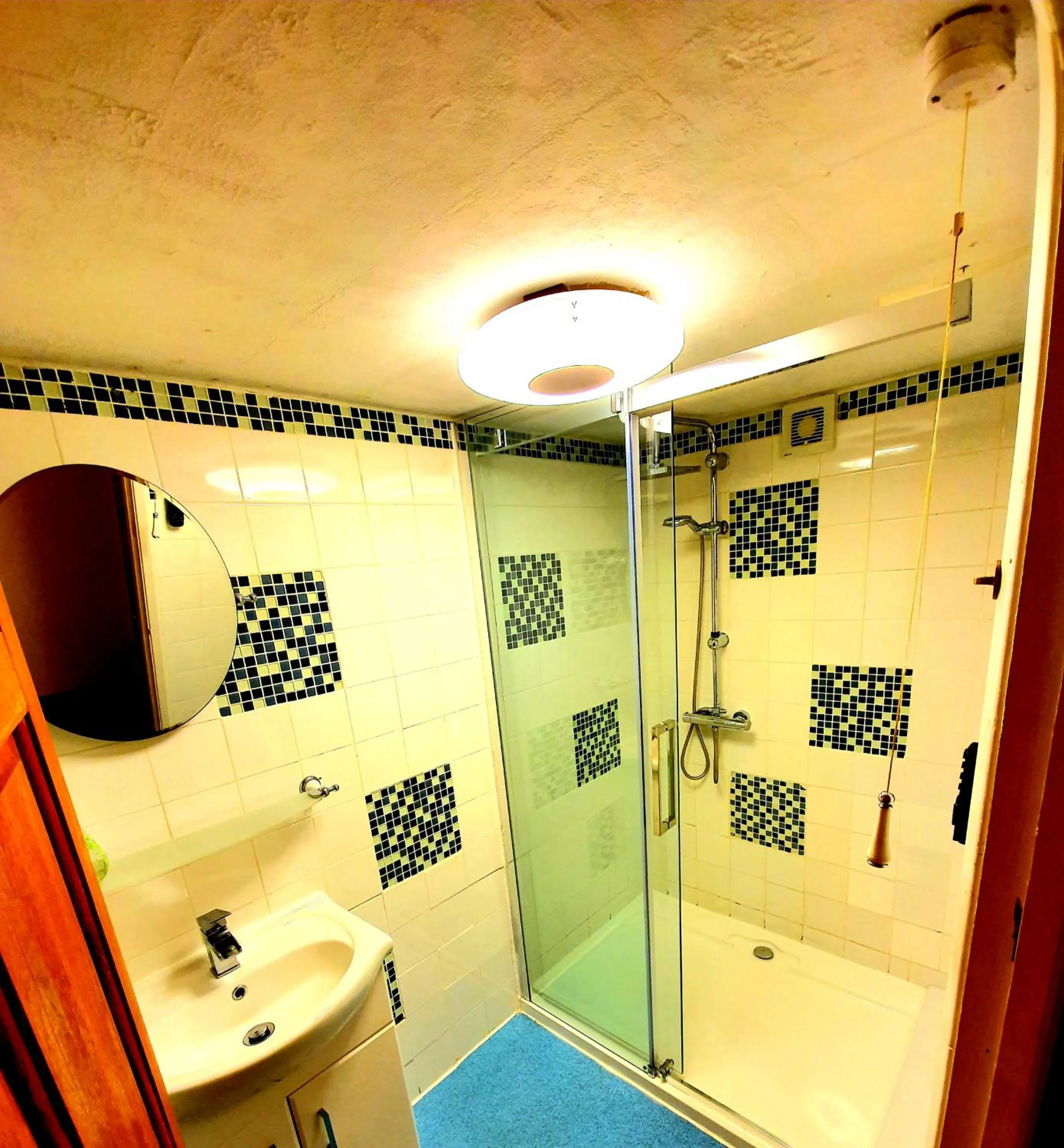 Bathroom in Palm Cottage