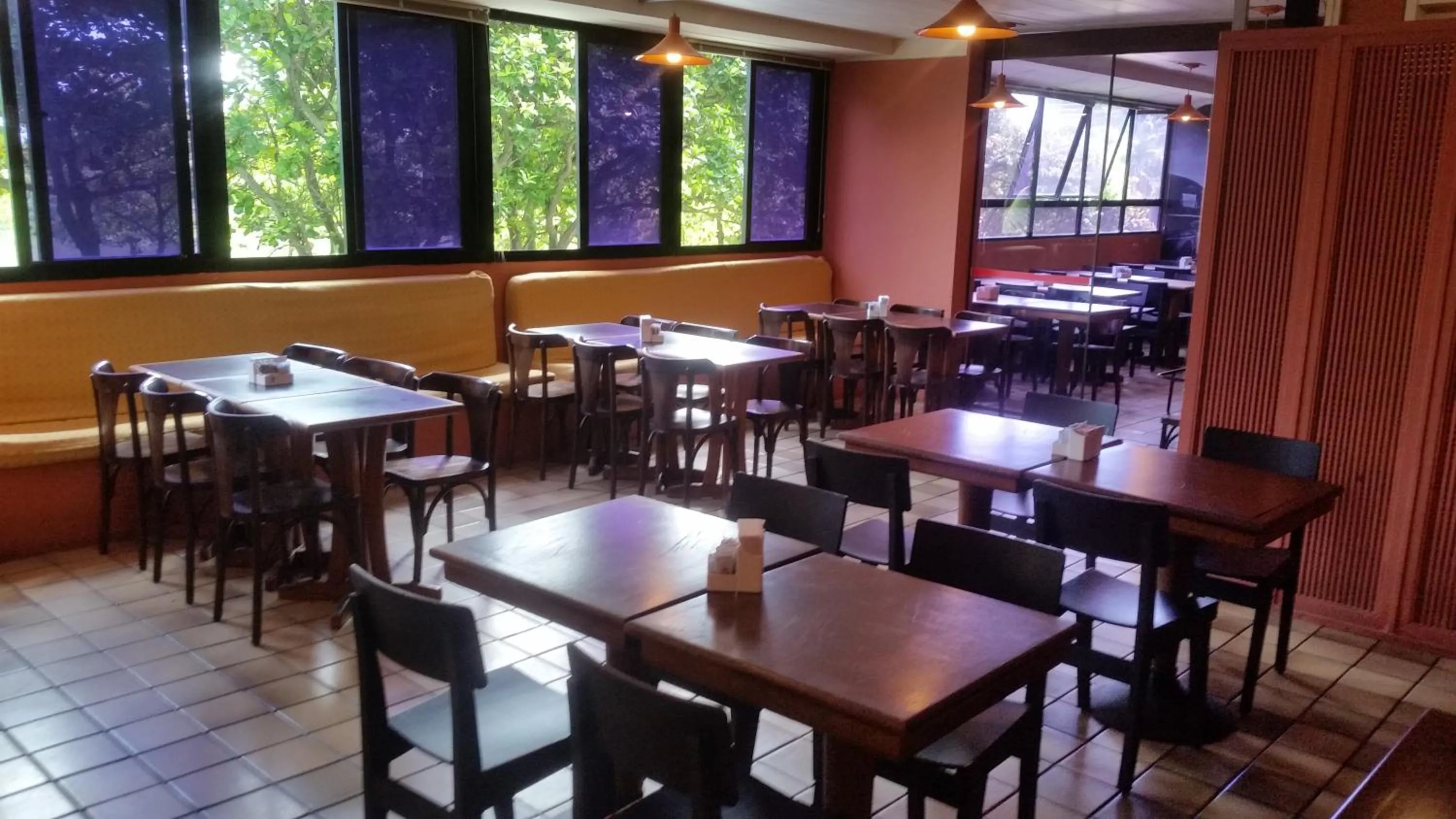Restaurant/places to eat in Flat Barrabella