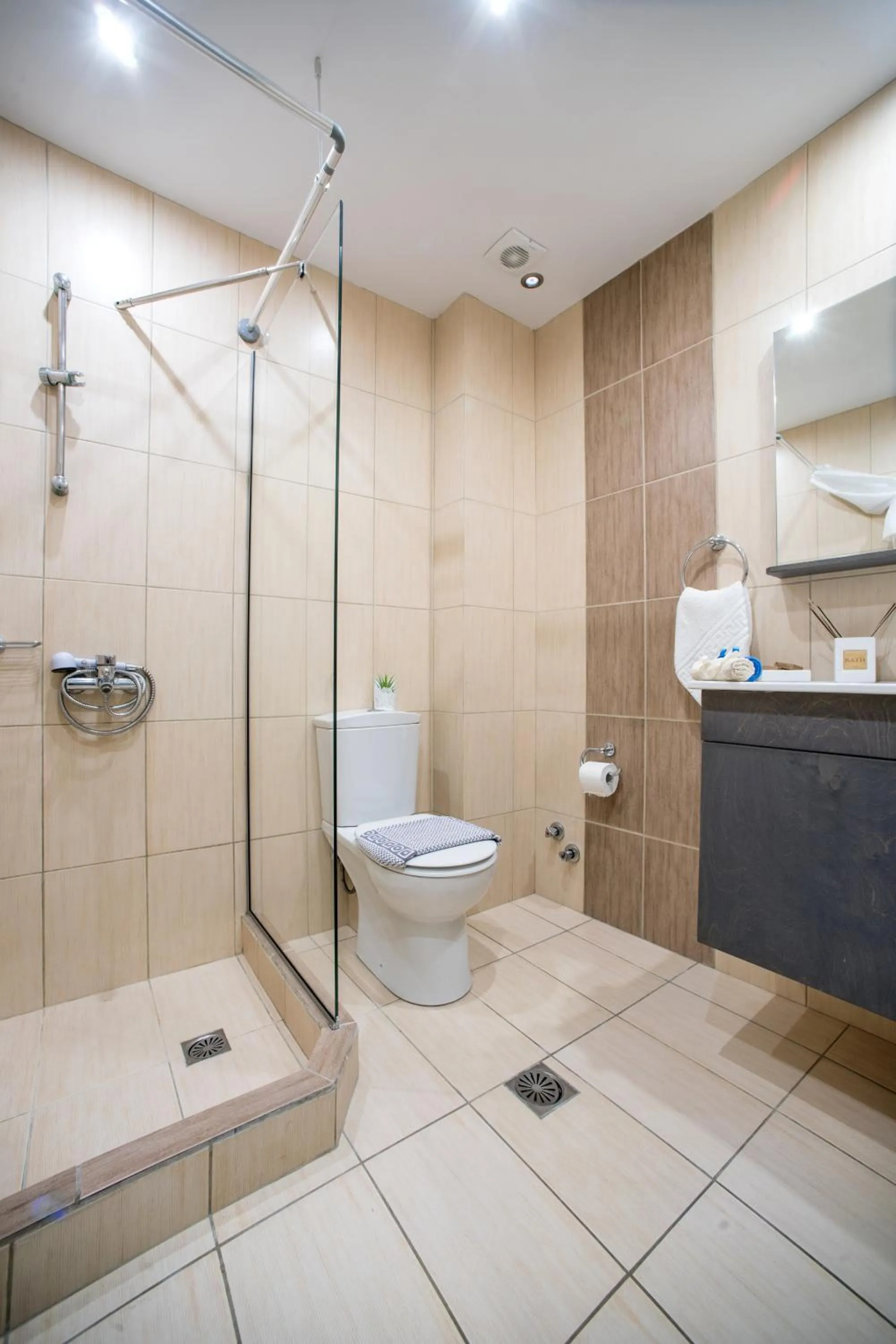 Shower in Palotel Gouvia Hotel