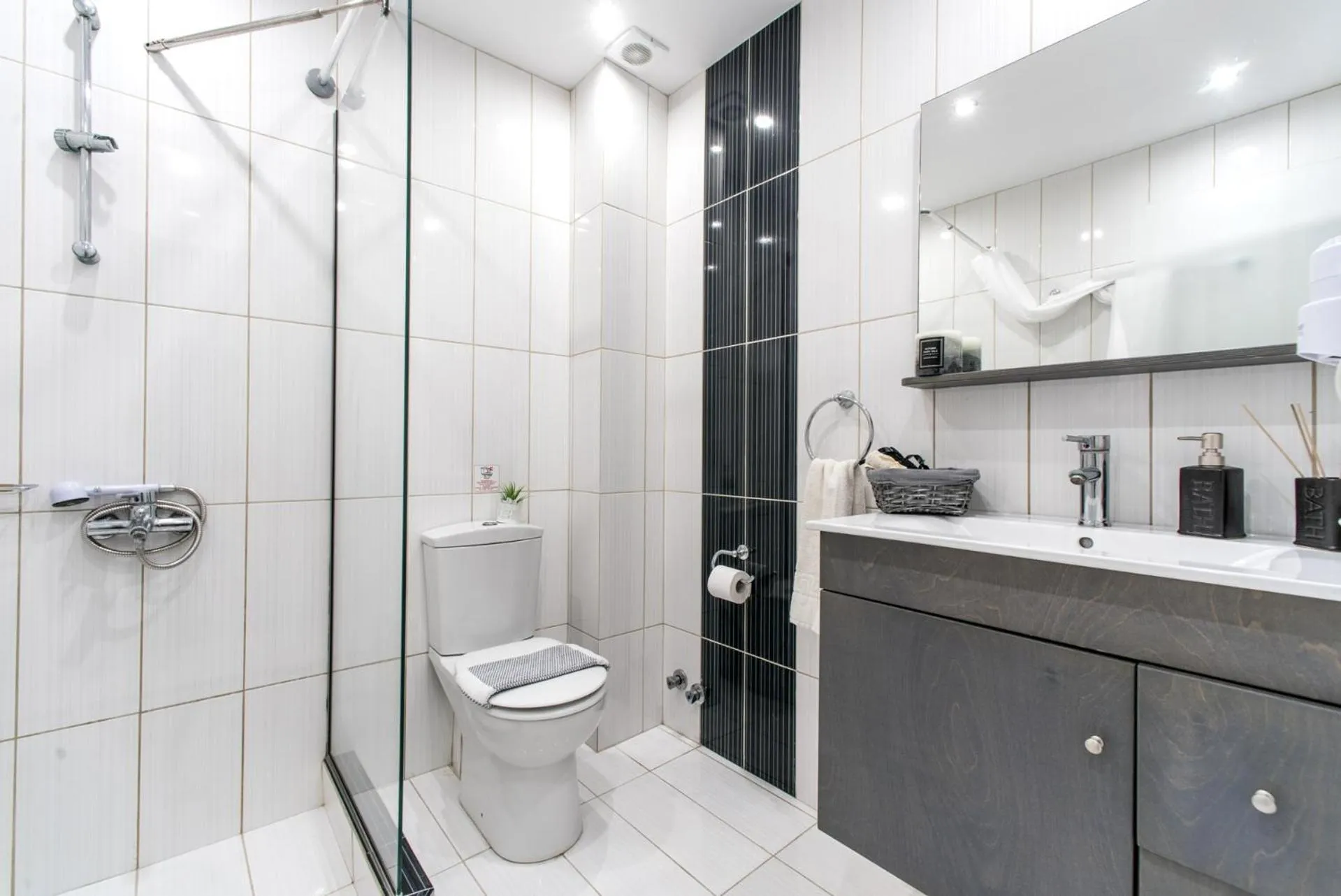 Shower in Palotel Gouvia Hotel