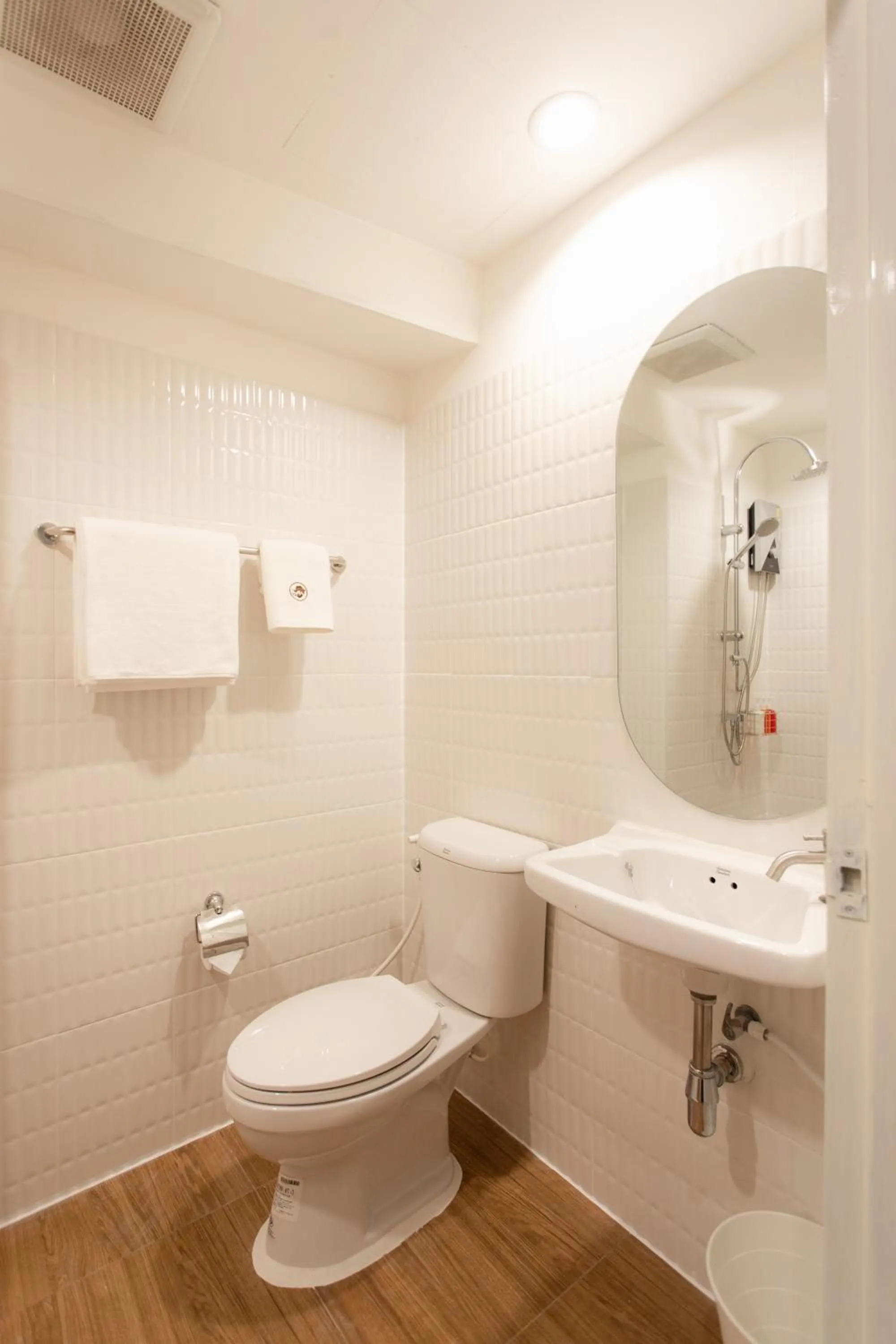 Bathroom in Hotel PaPa Bangkok Siriraj