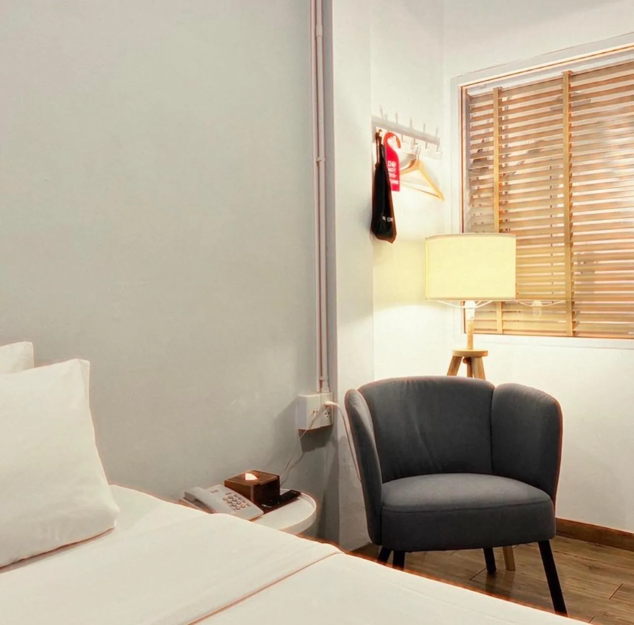 Seating area, Bed in Hotel PaPa Bangkok Siriraj