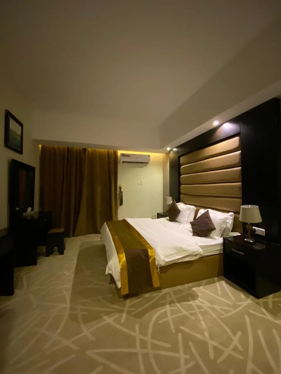 Deluxe Two-Bedroom Apartment in Desert Rose