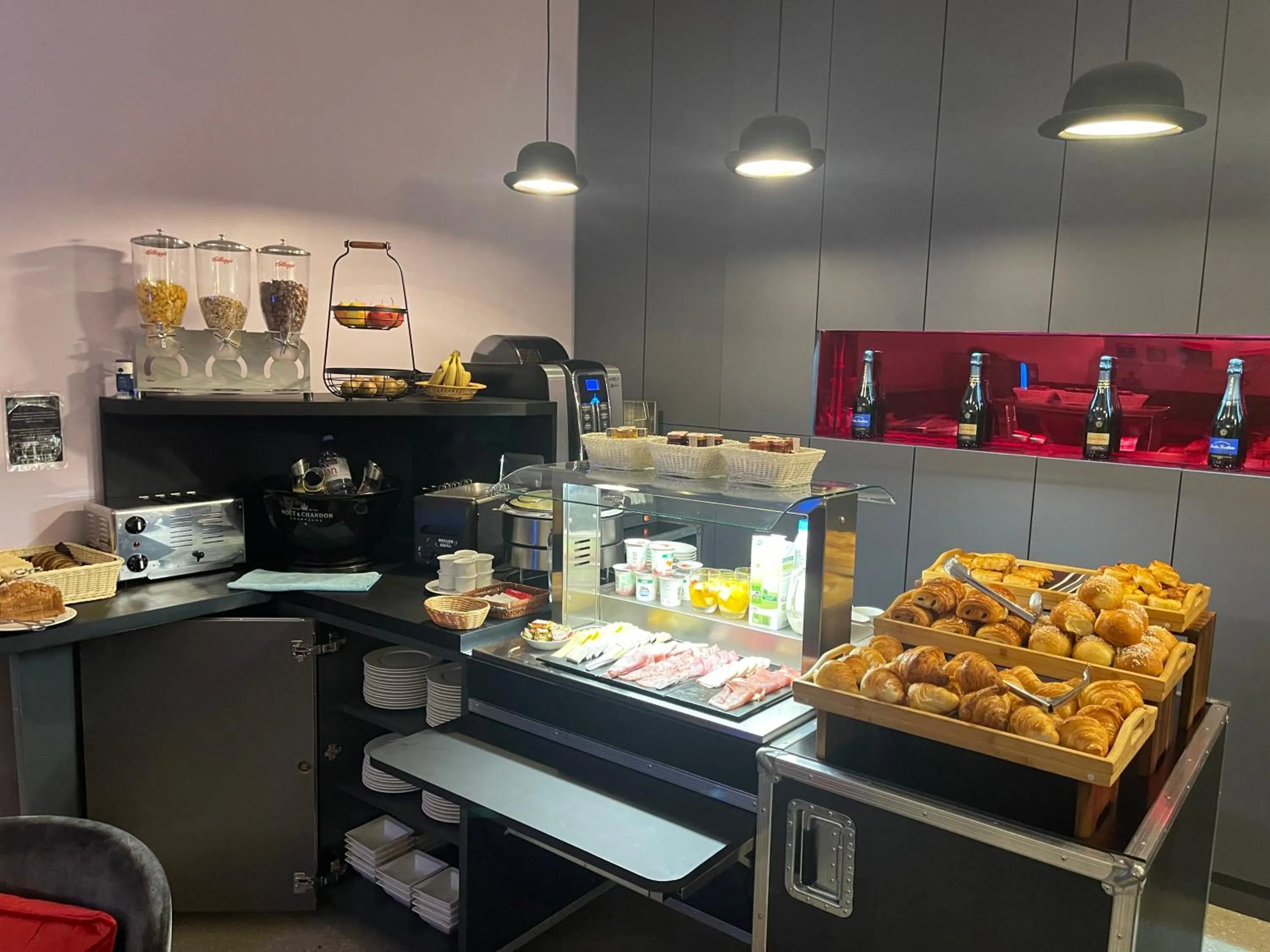 Buffet breakfast in Hôtel du Triangle d'Or