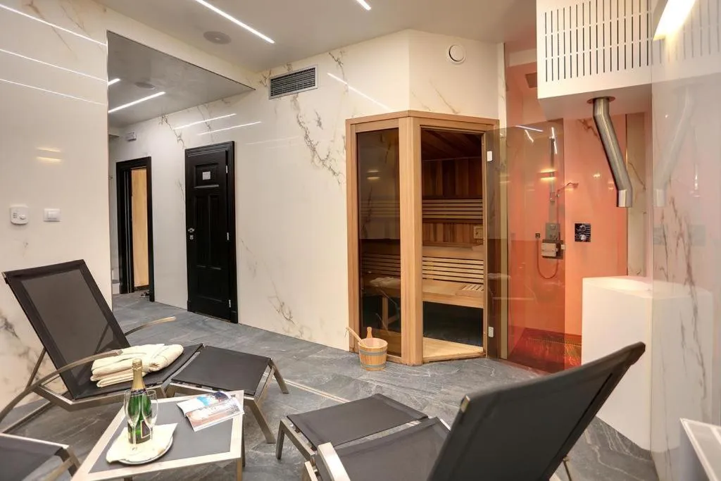 Swimming pool in Ferdinandhof Apart-Hotel