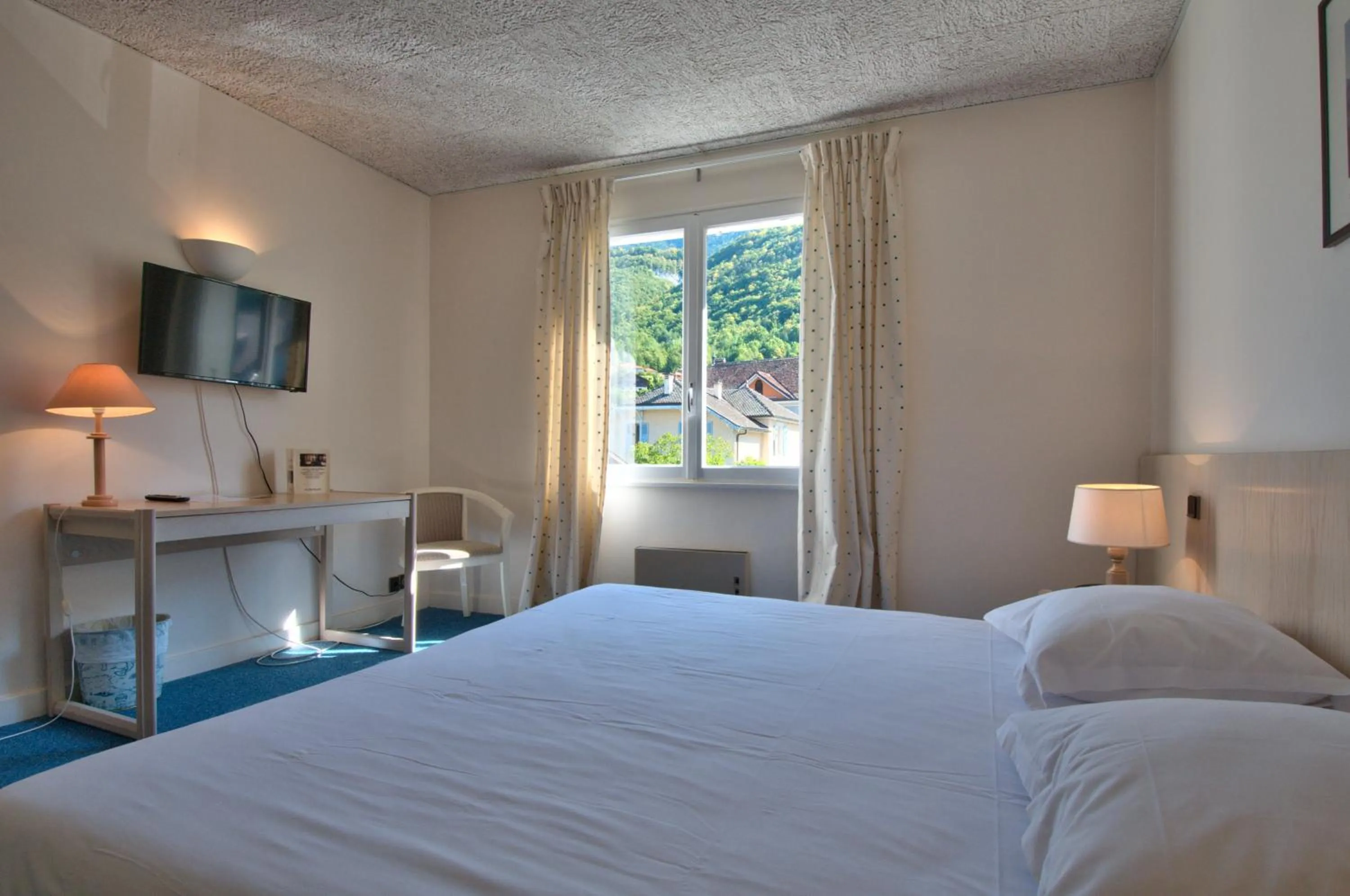 Mountain view, Bed in Hotel du Lac