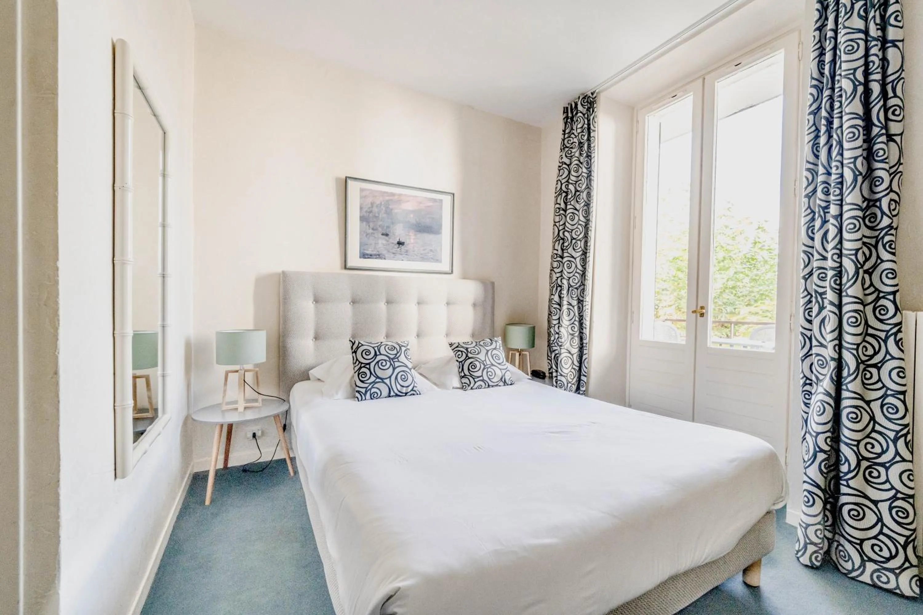 Photo of the whole room, Bed in Hotel du Lac