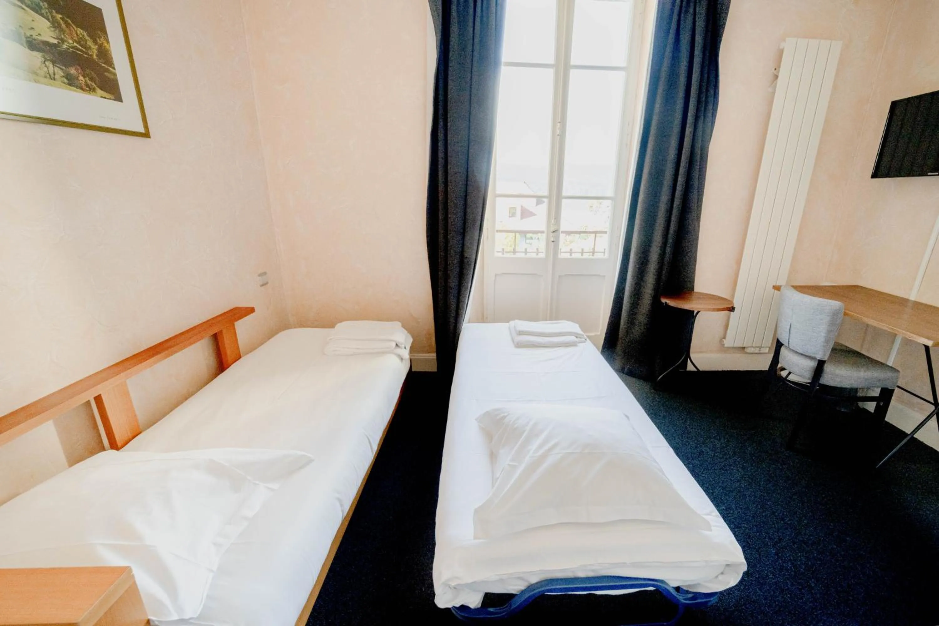 Living room, Bed in Hotel du Lac