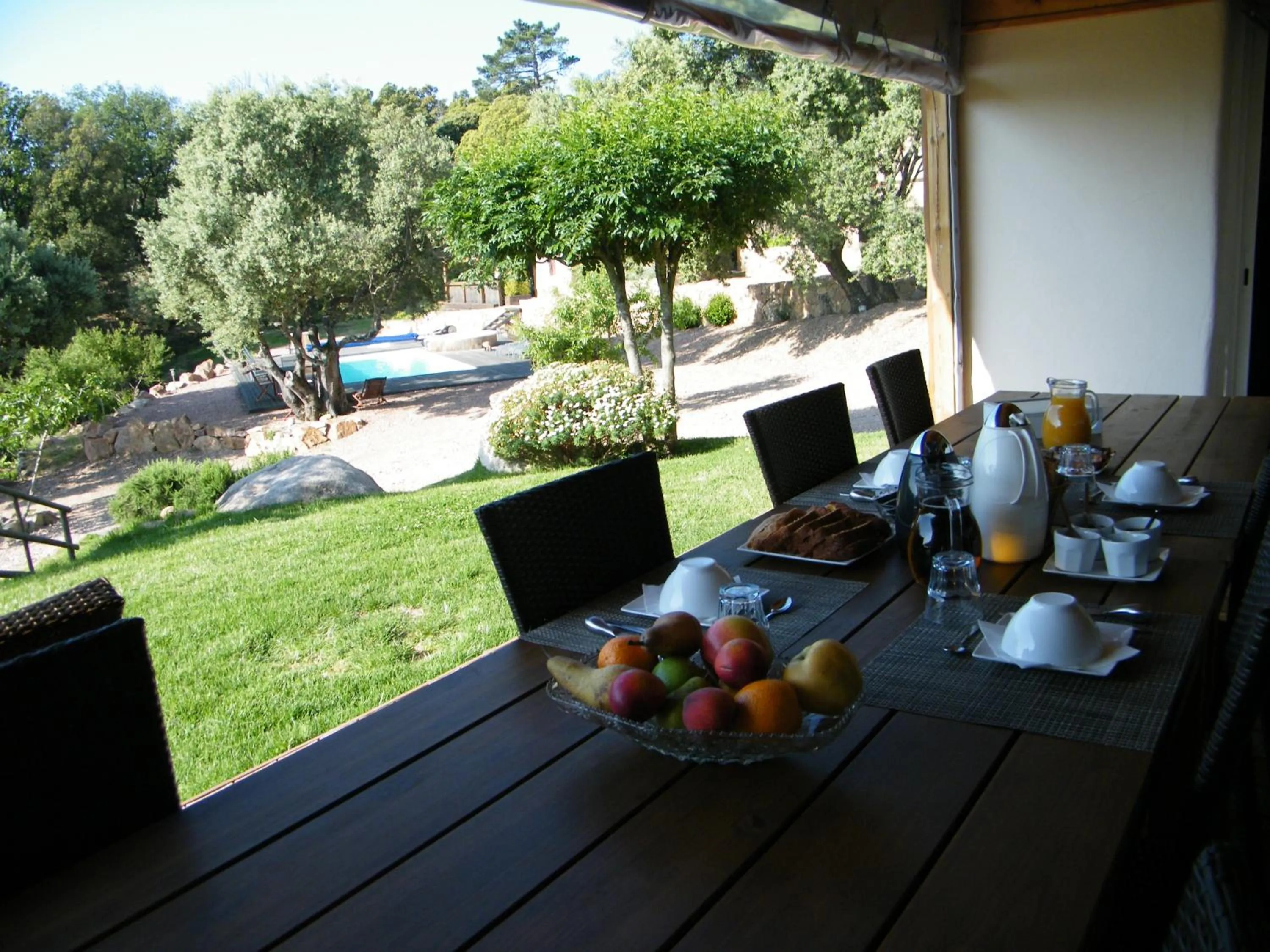 Breakfast in Les Jardins de Mathieu