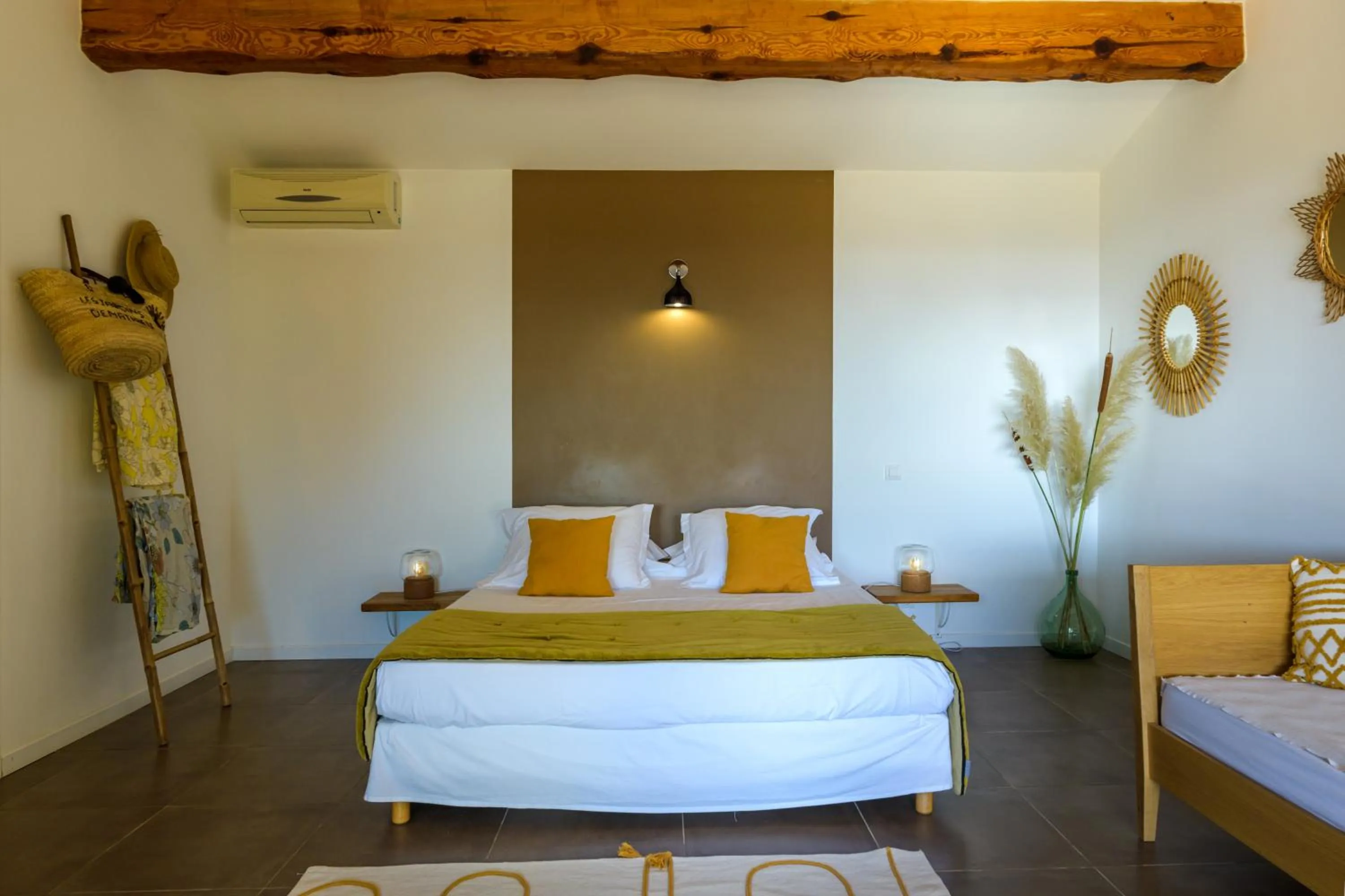 Bedroom, Bed in Les Jardins de Mathieu