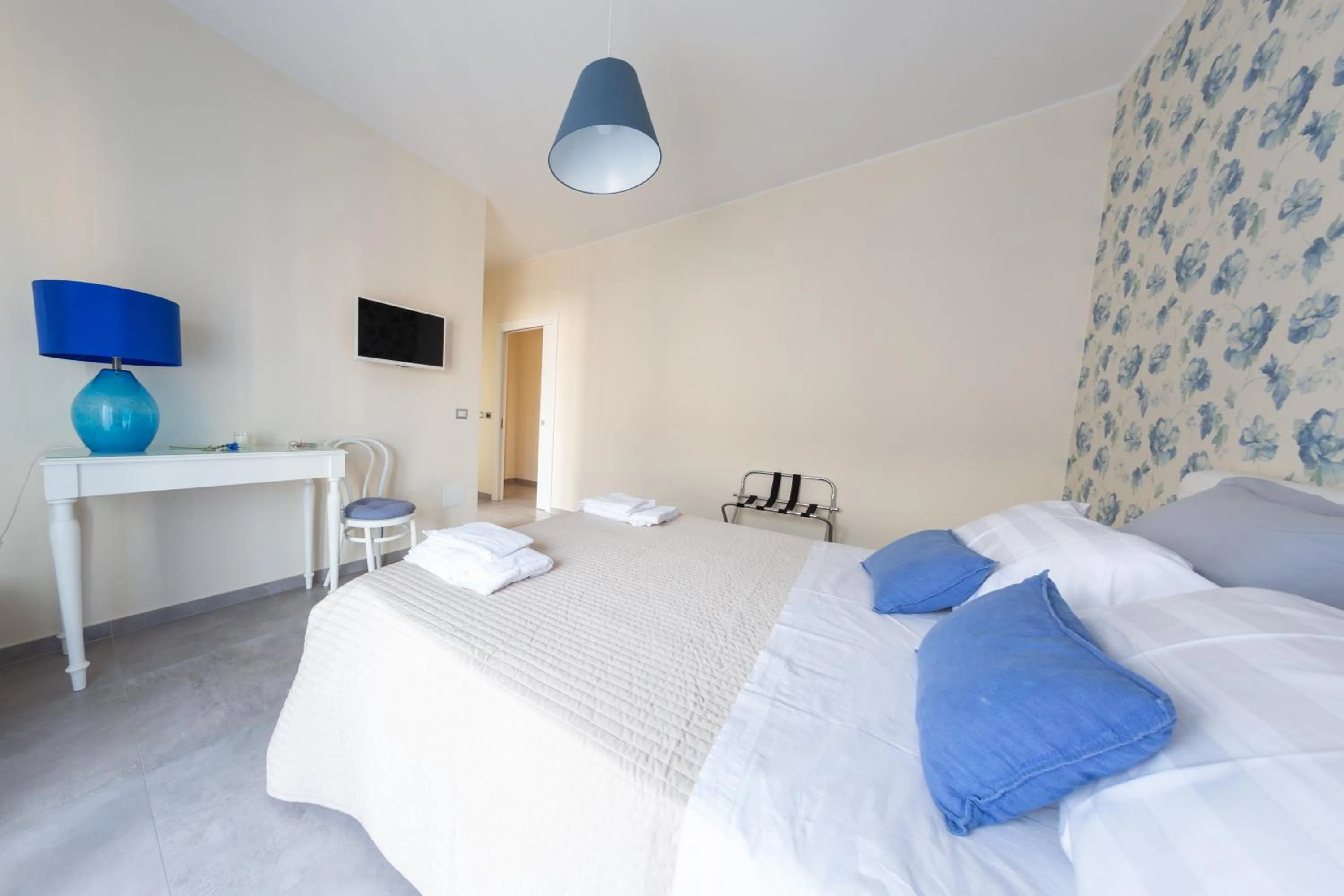 Bathroom, Bed in B&B Attico 160