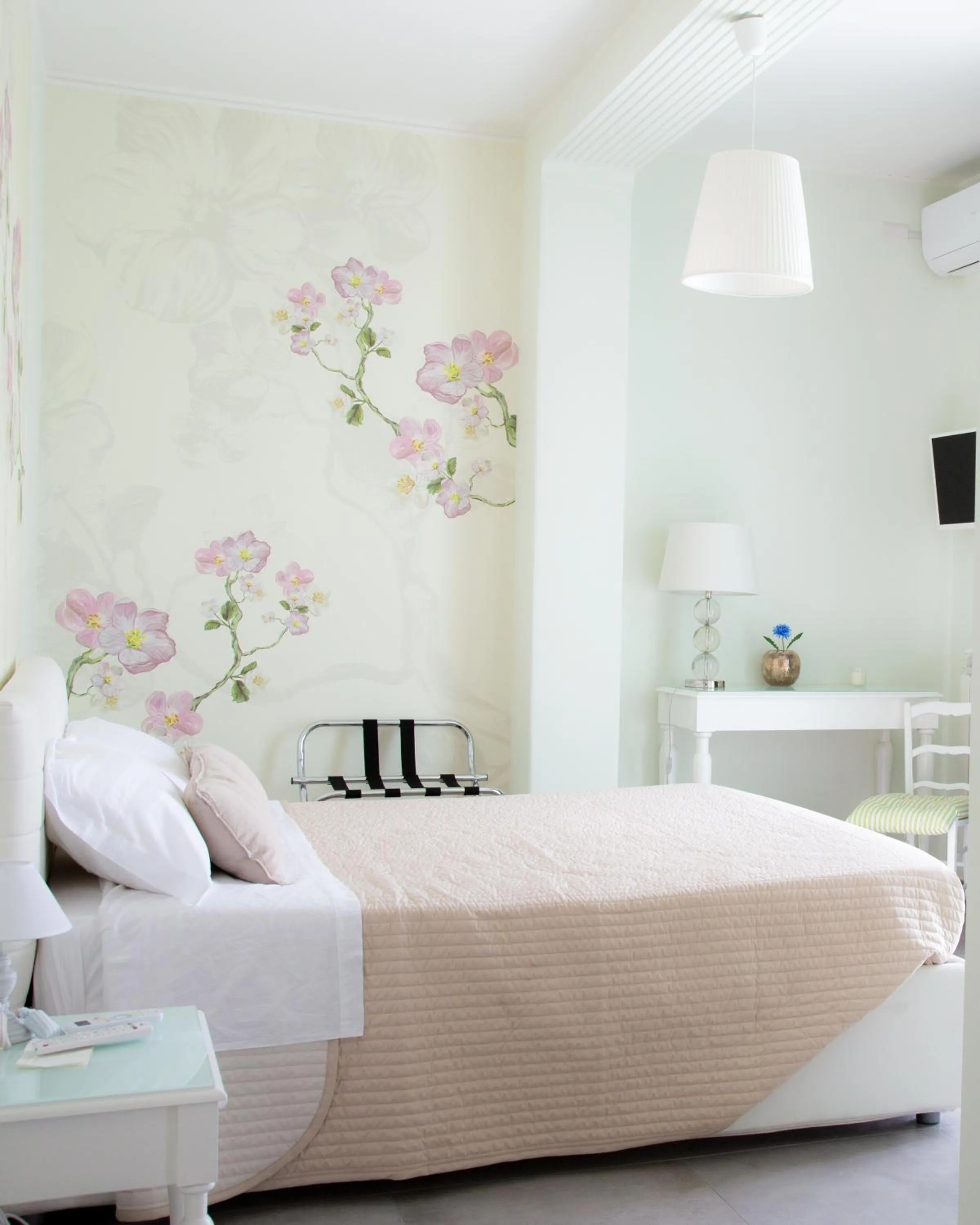 Bathroom, Bed in B&B Attico 160