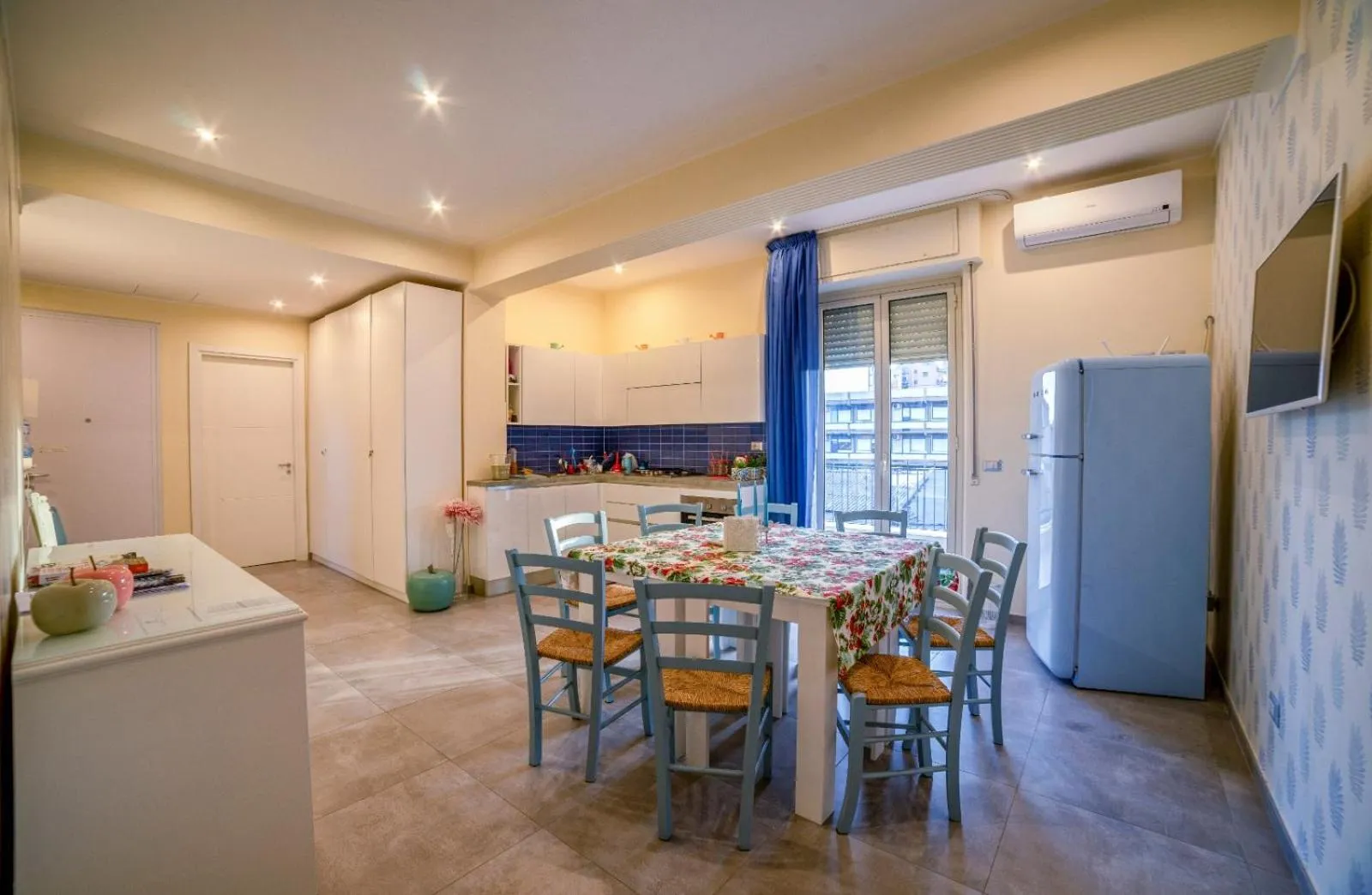 Communal lounge/ TV room in B&B Attico 160