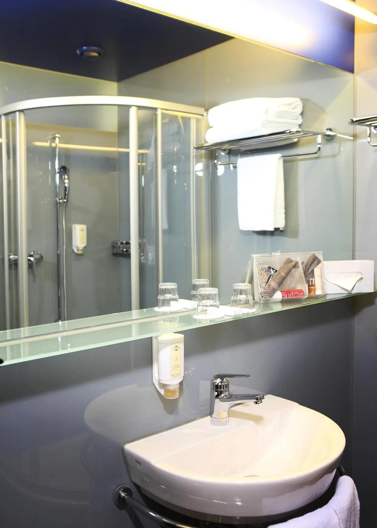 Bathroom in Hotel Montana Zürich