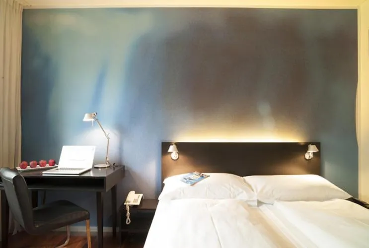 Bedroom, Bed in Hotel Montana Zürich