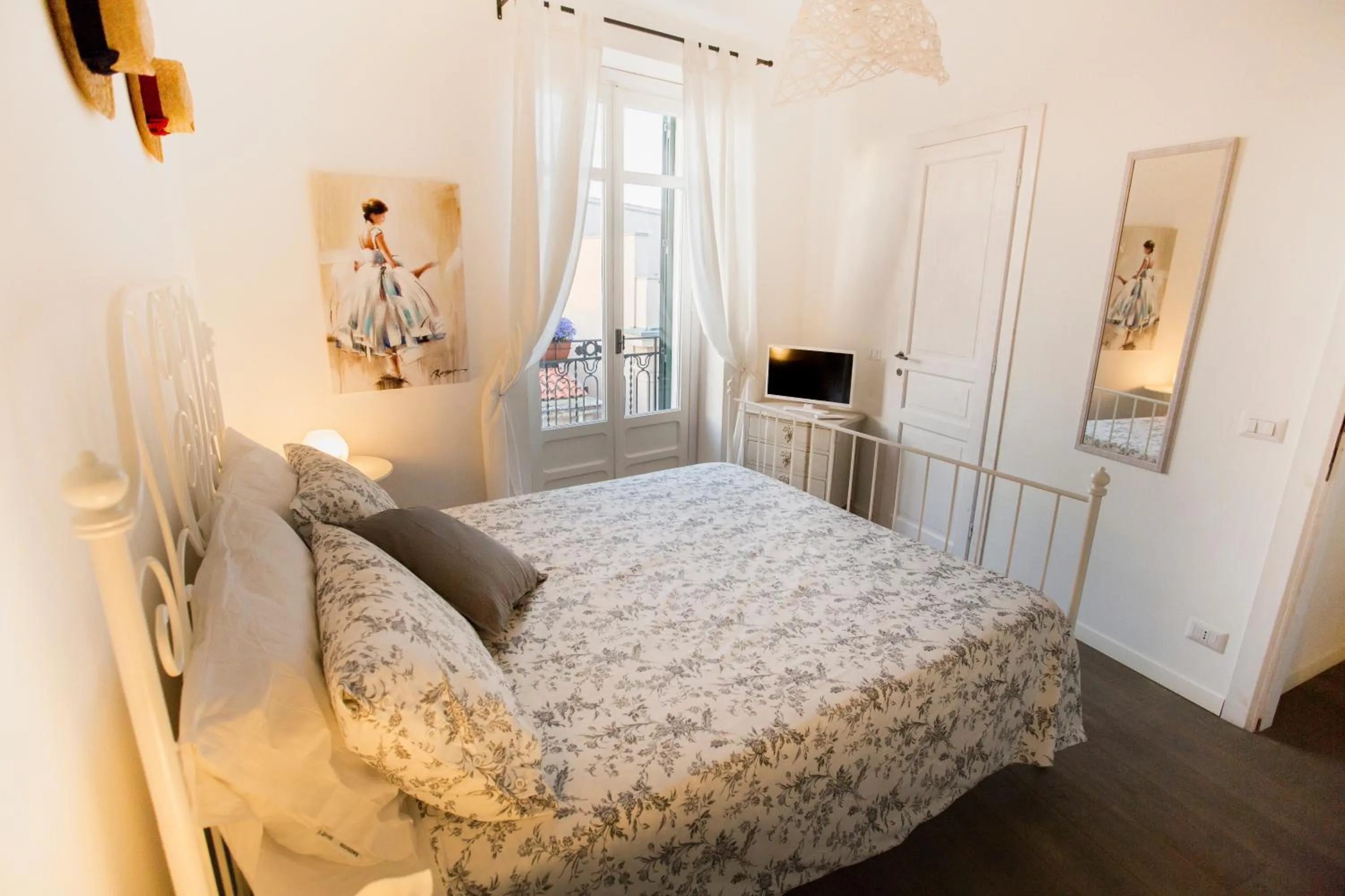 Shower, Bed in Azzurro B&B