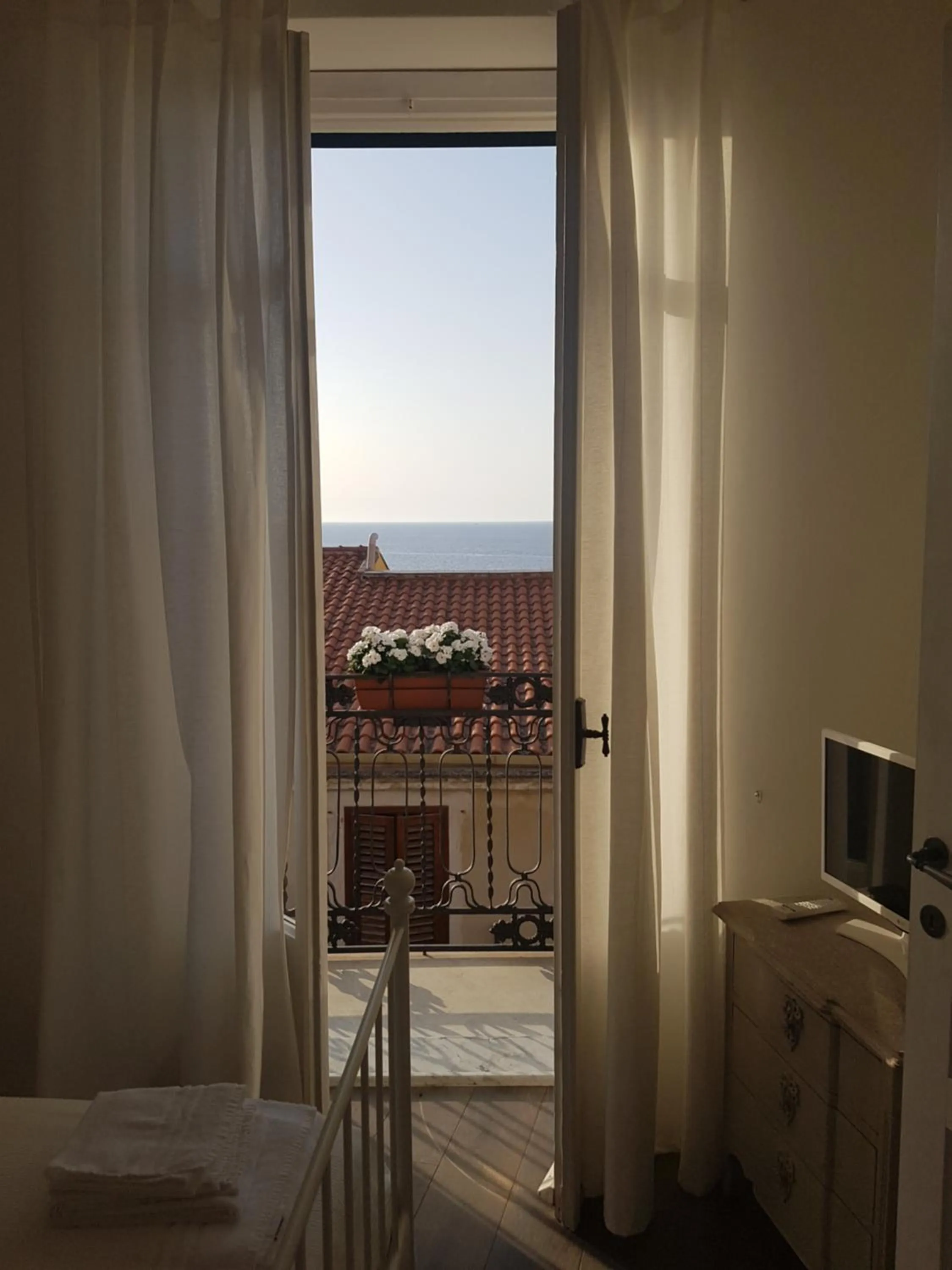 Decorative detail in Azzurro B&B