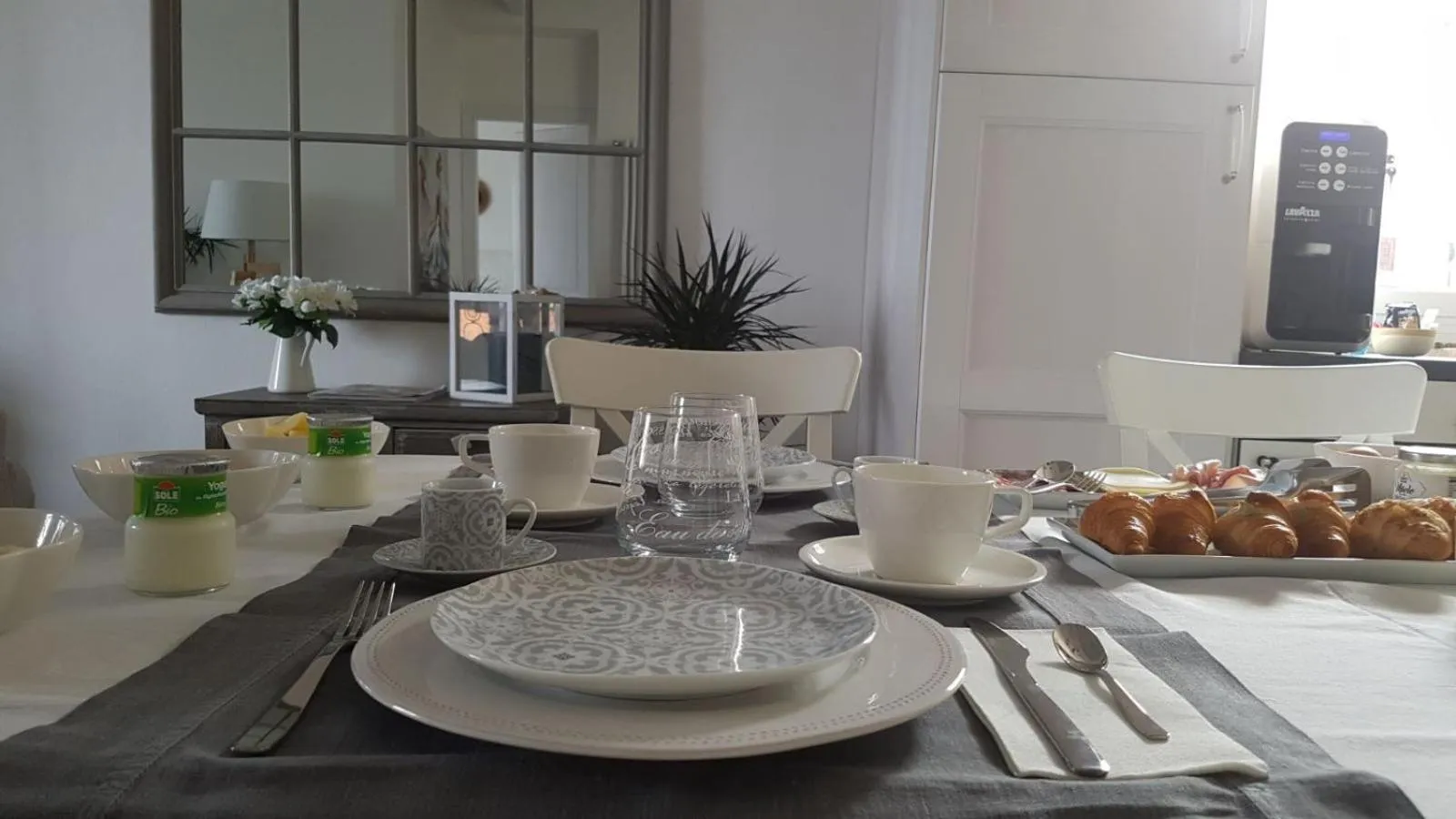 Decorative detail in Azzurro B&B