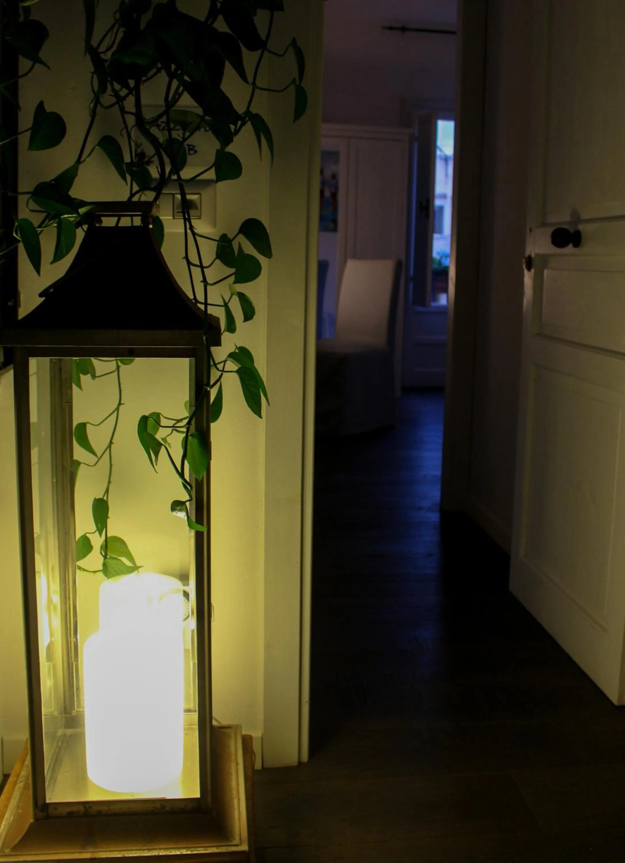 Decorative detail in Azzurro B&B