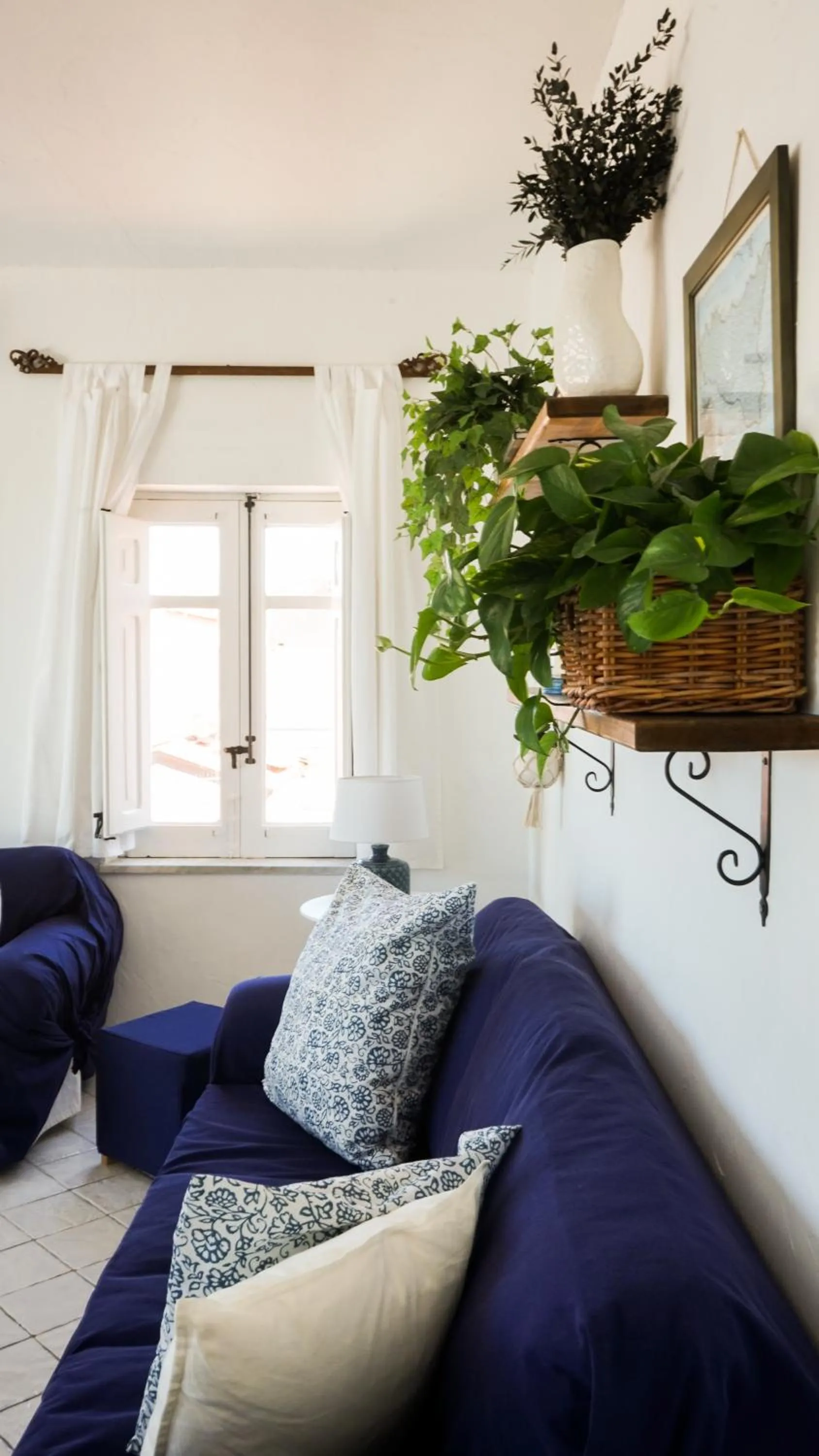 Decorative detail in Azzurro B&B