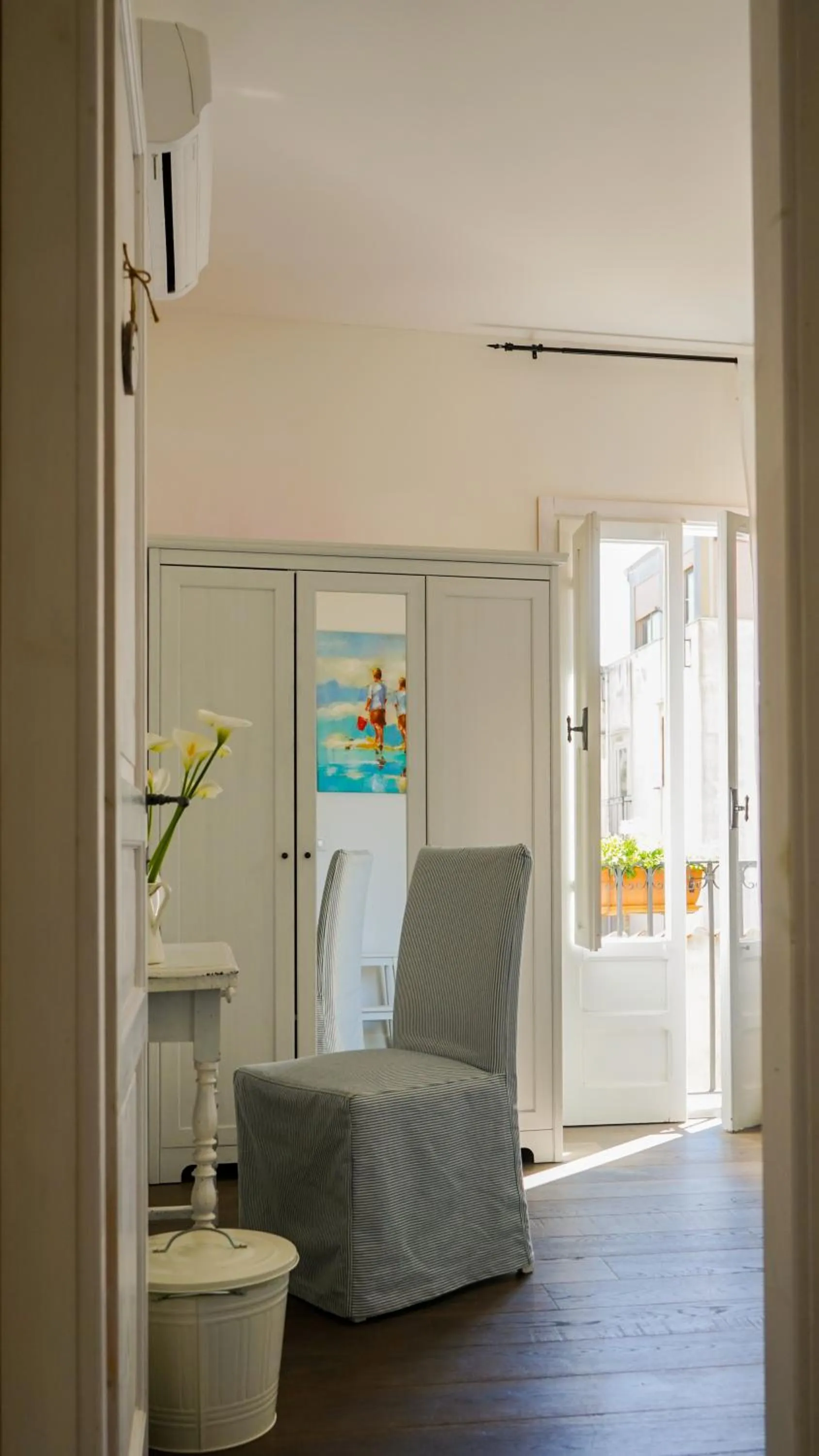 Decorative detail in Azzurro B&B