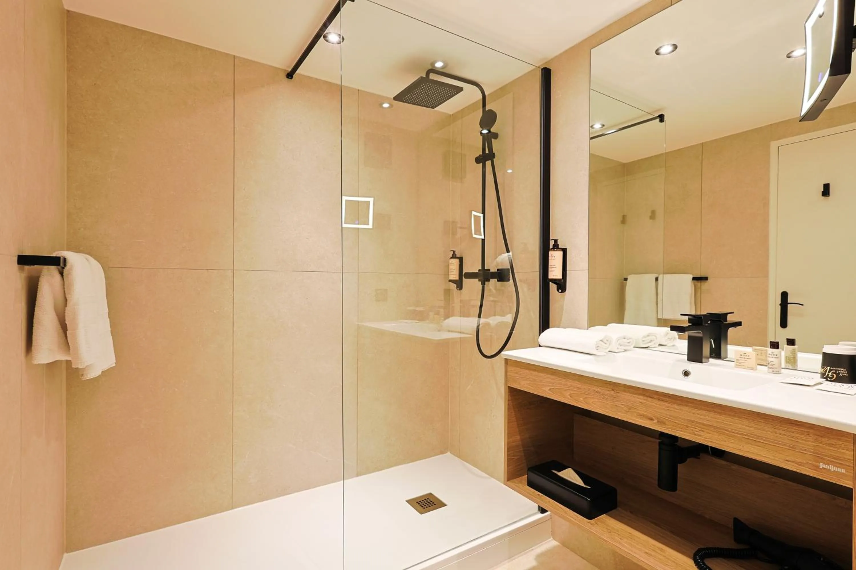 Bathroom in Golf Hôtel de Valescure & Spa NUXE