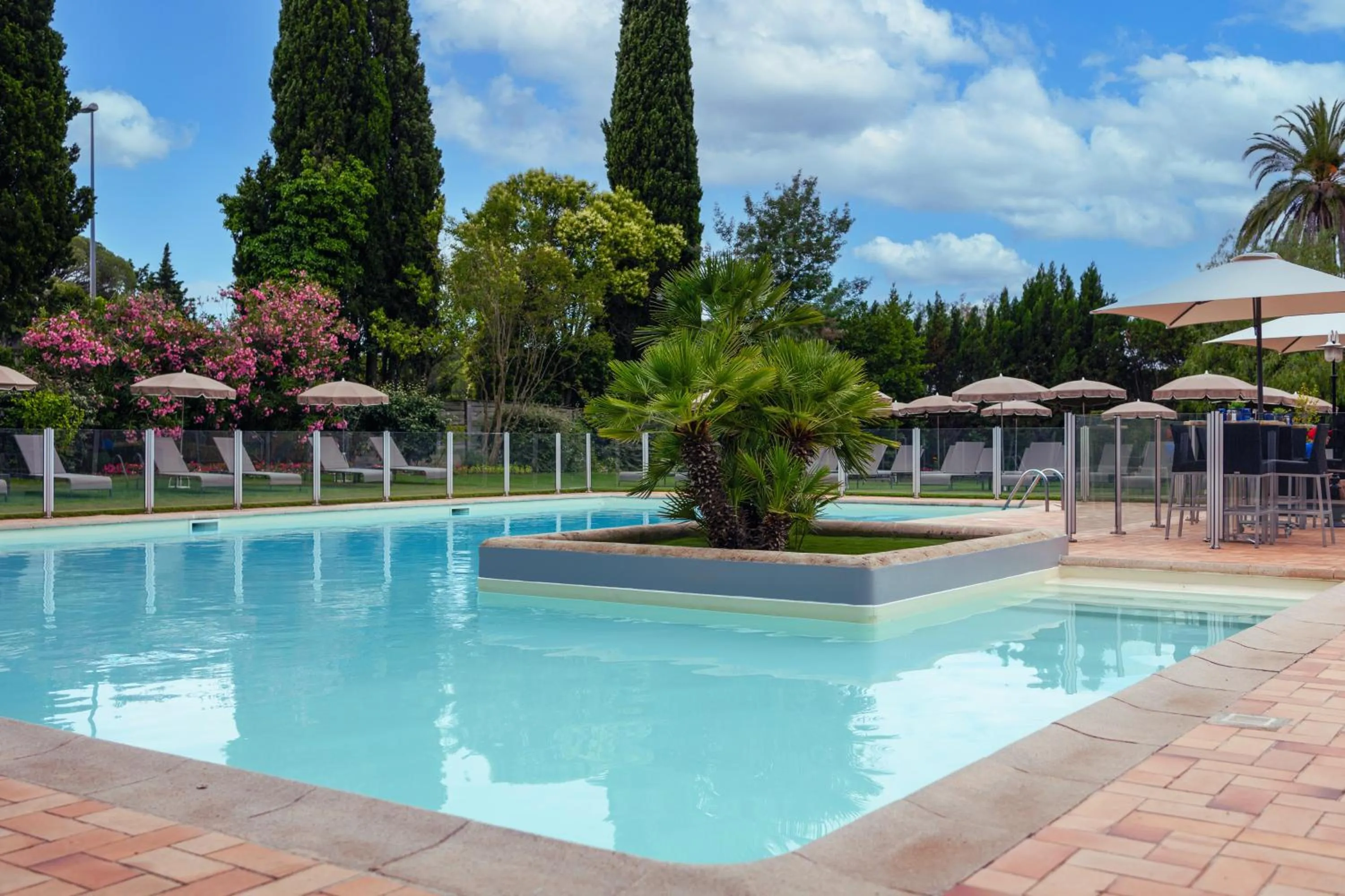 Swimming pool in Golf Hôtel de Valescure & Spa NUXE