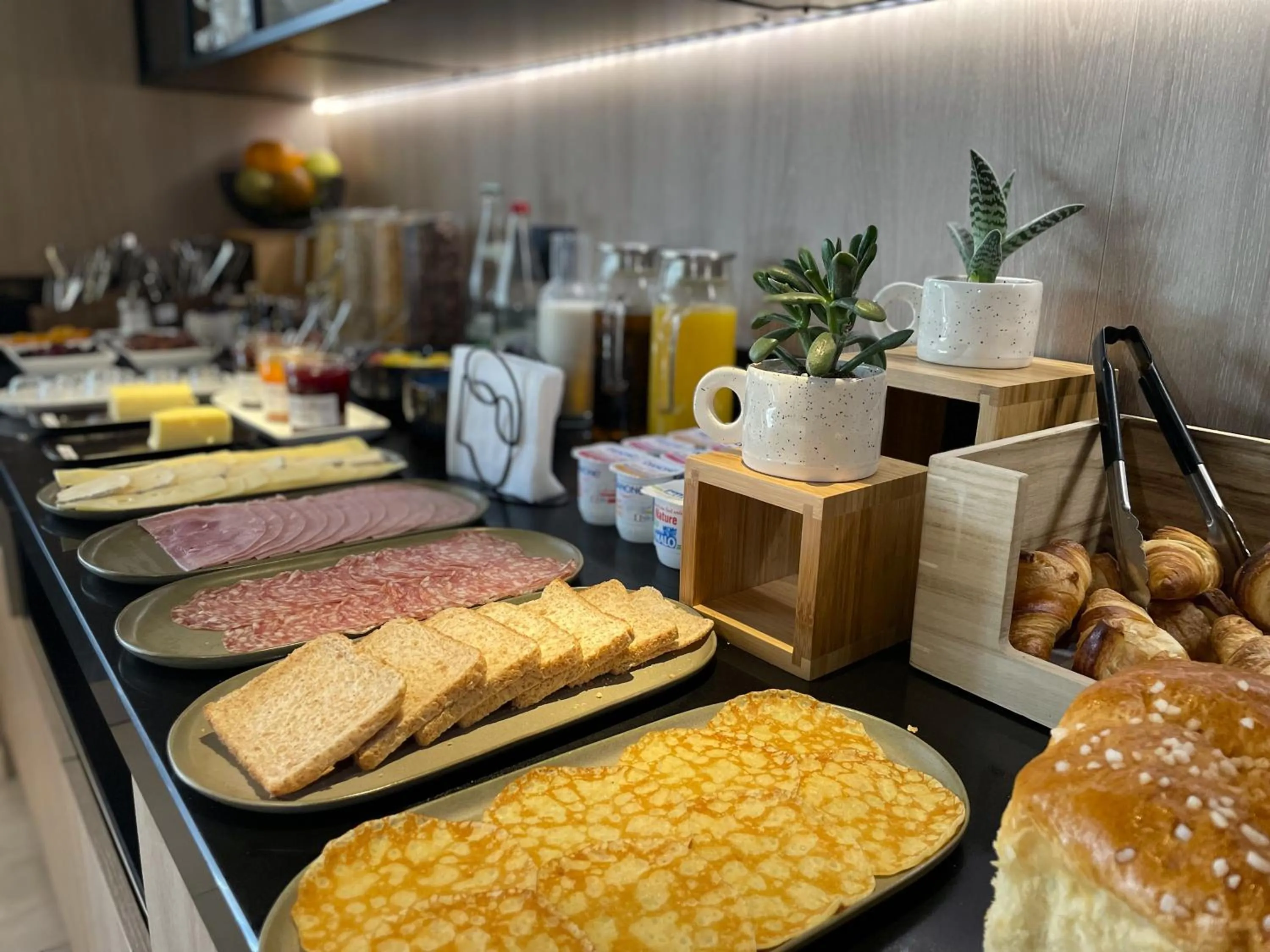 Breakfast in Hôtel Villa Berlioz