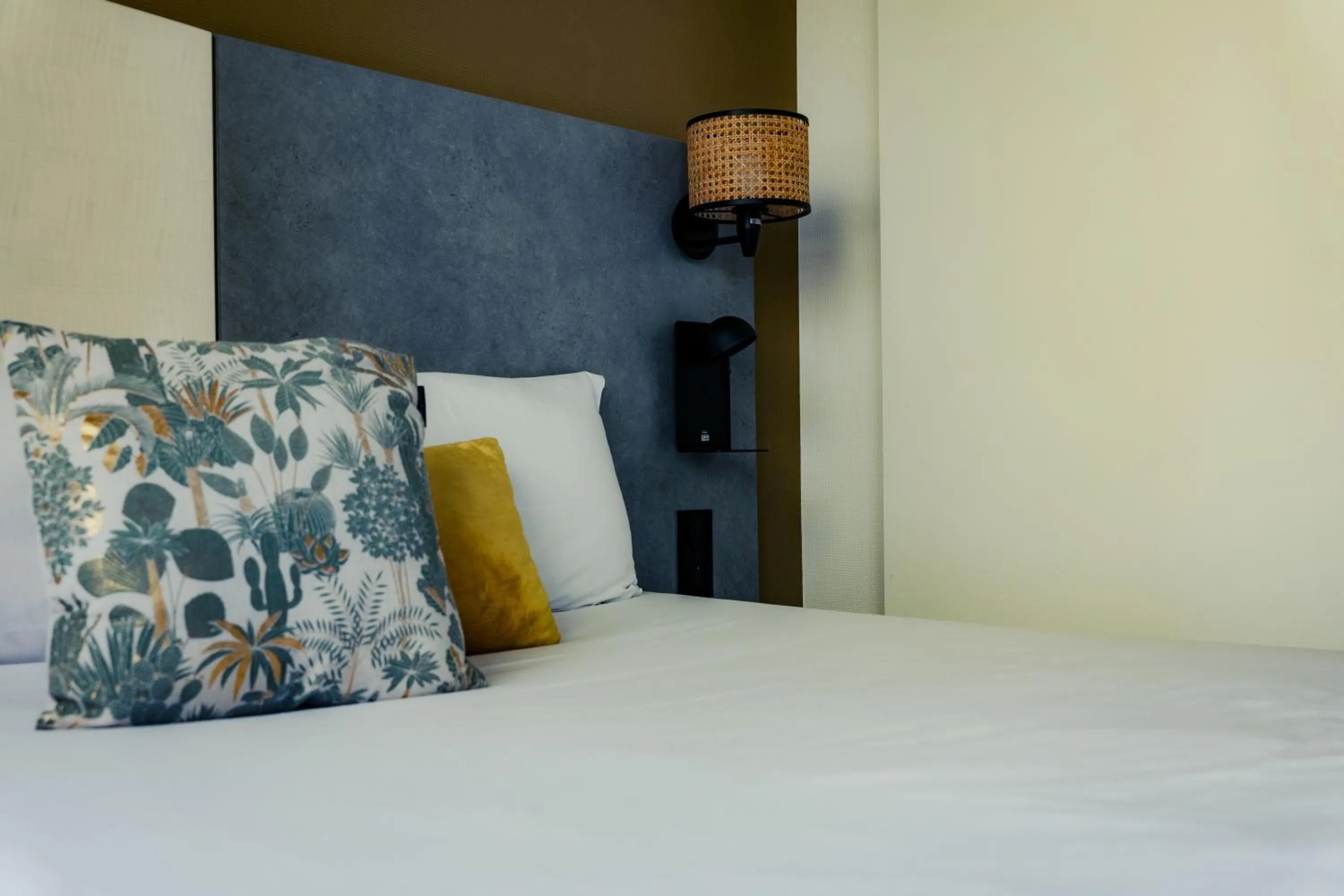 Bedroom, Bed in Hôtel Villa Berlioz