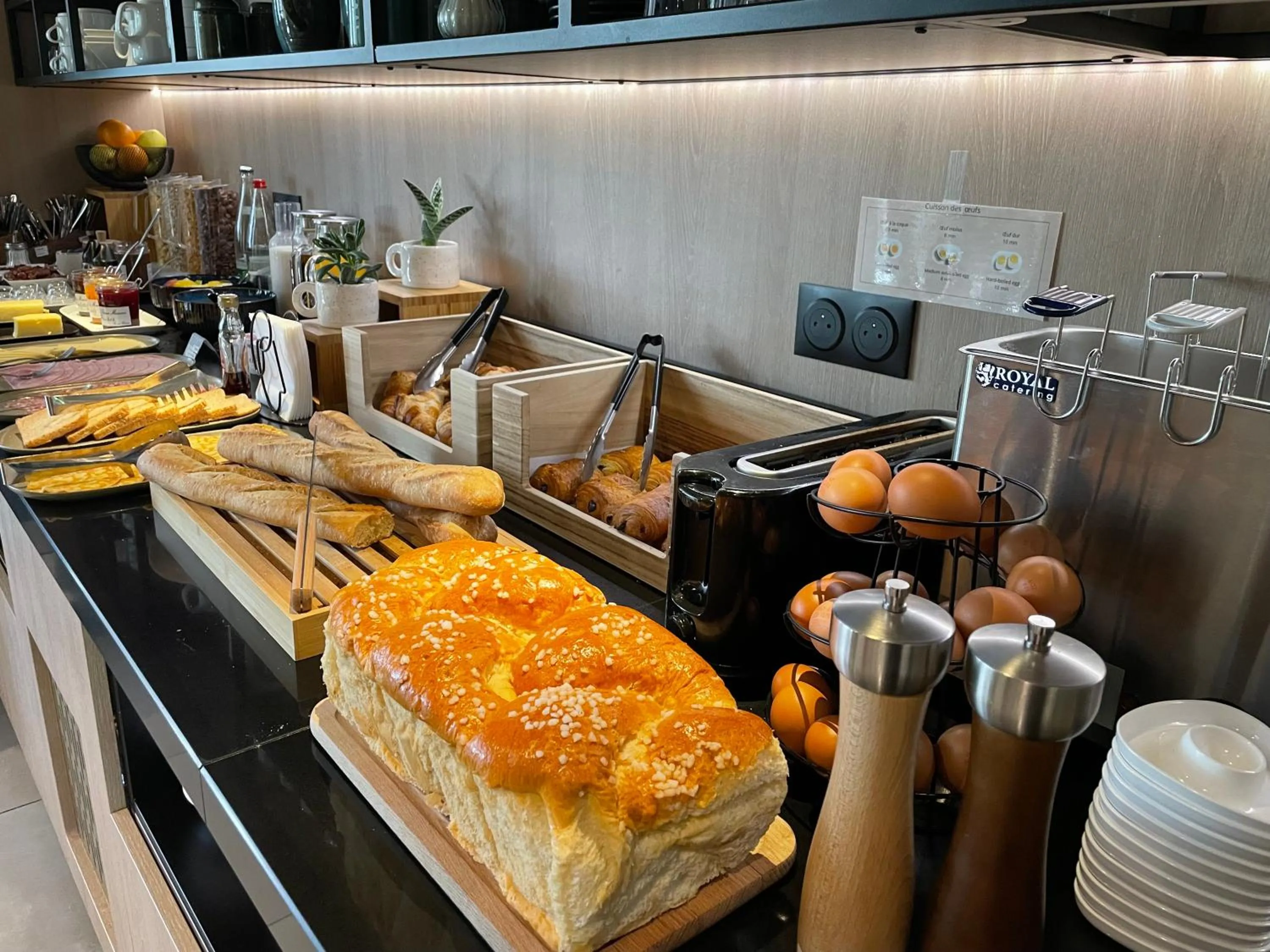 Breakfast in Hôtel Villa Berlioz